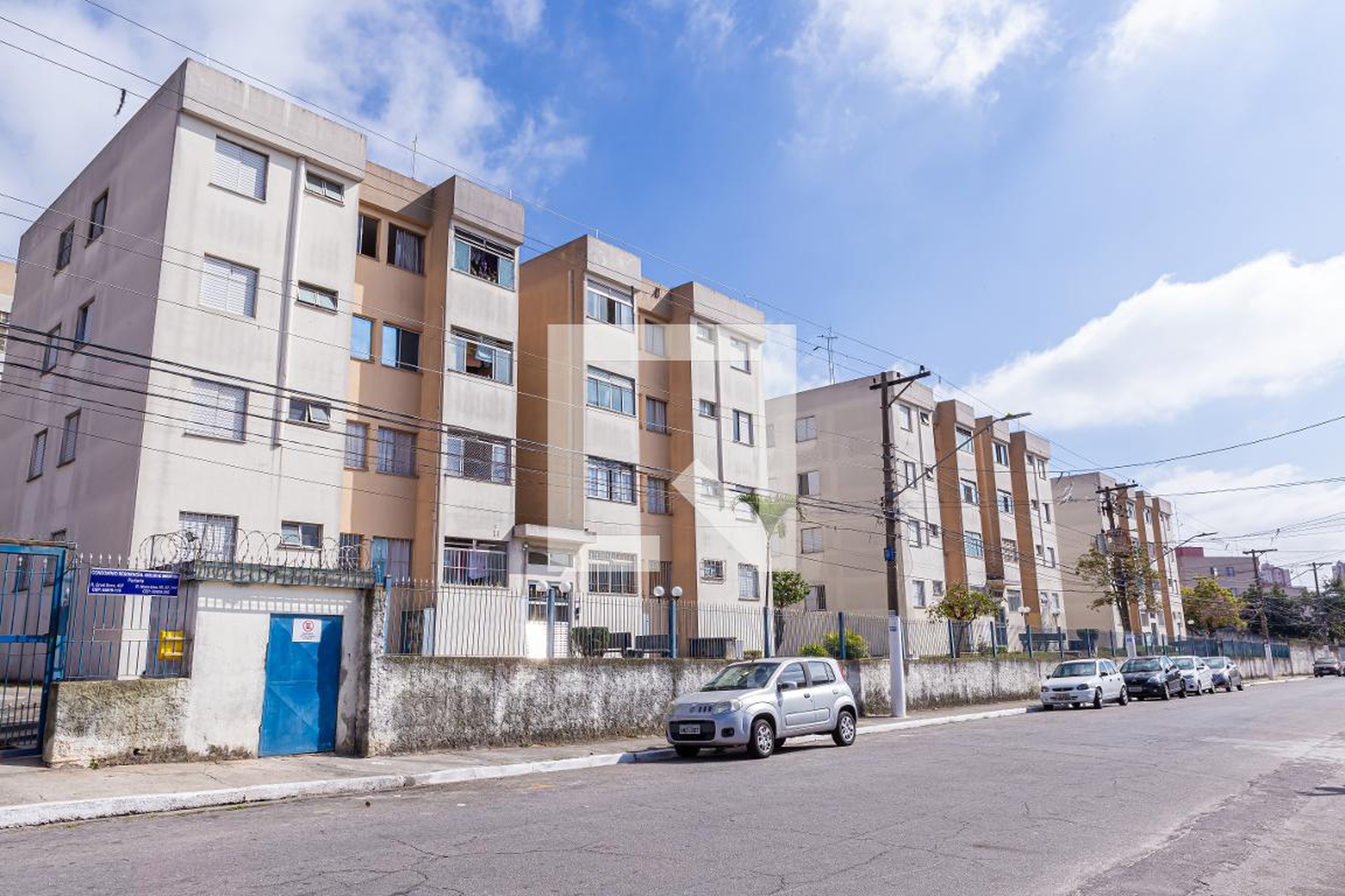 Fachada Condomínio em Rua Erval Seco, 497