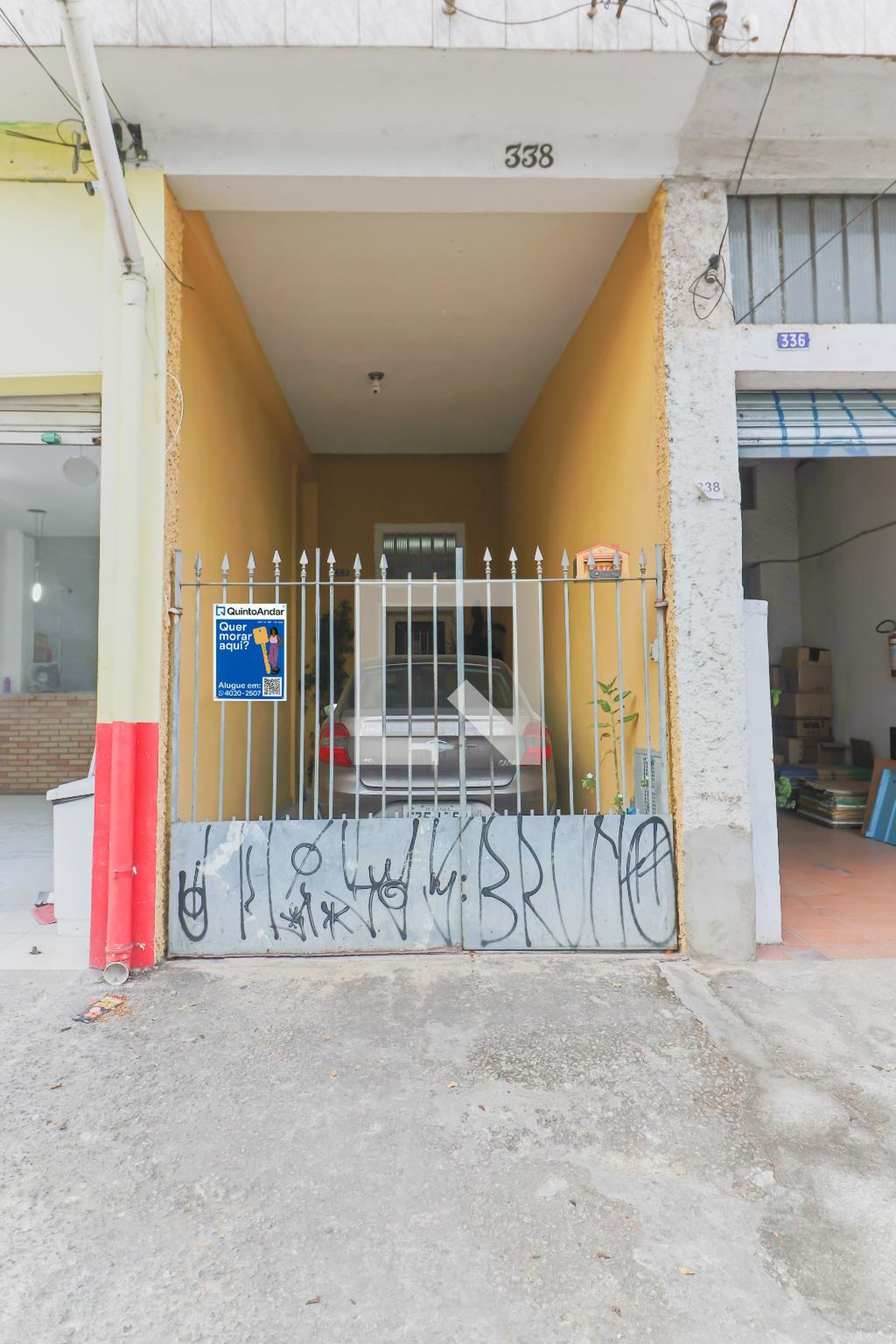 Fachada Condomínio em Rua Professora Ana Maria Lélis da Silva, 338