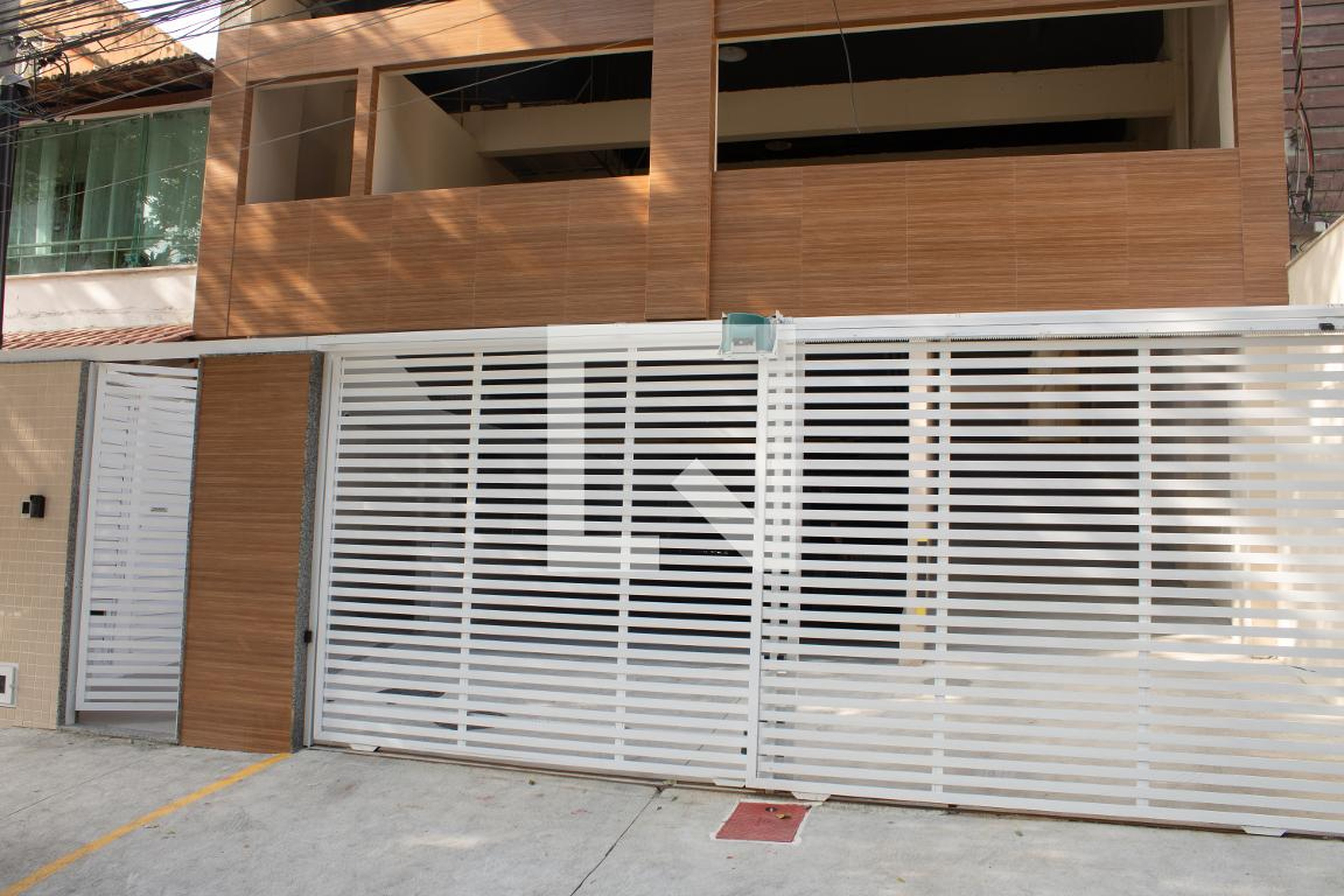 Fachada Condomínio em Rua Álvaro Ramos, 541