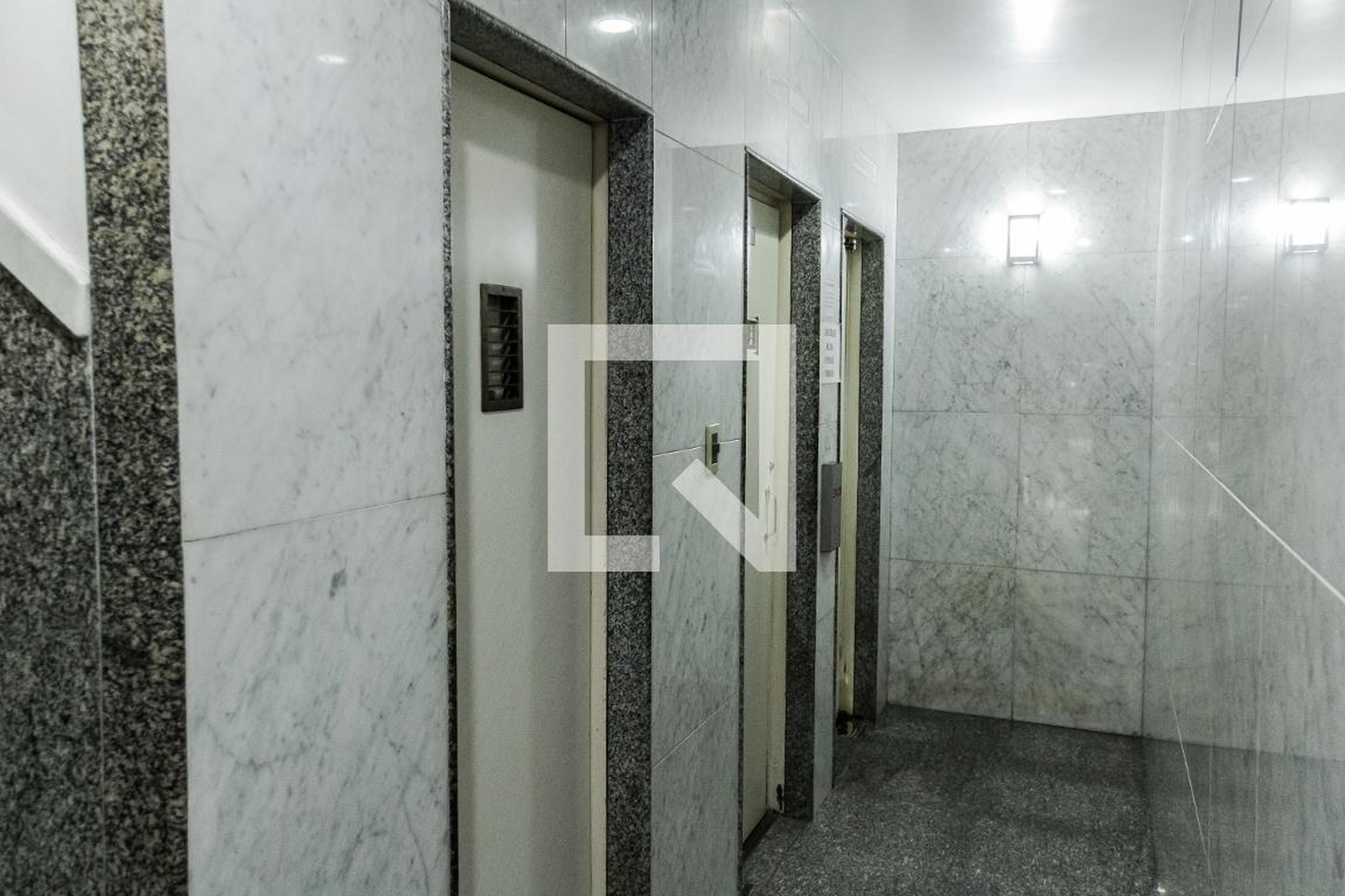 Elevador - Edifício Hyapua