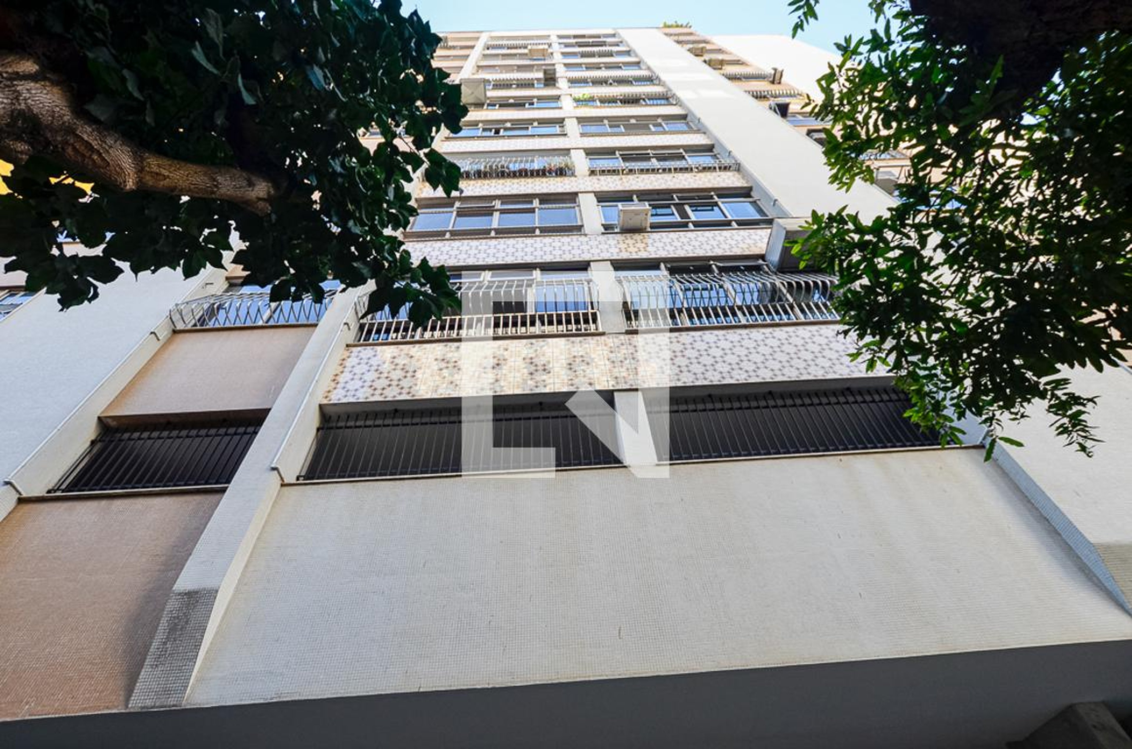 Fachada Condomínio em Rua Otávio Carneiro, 92