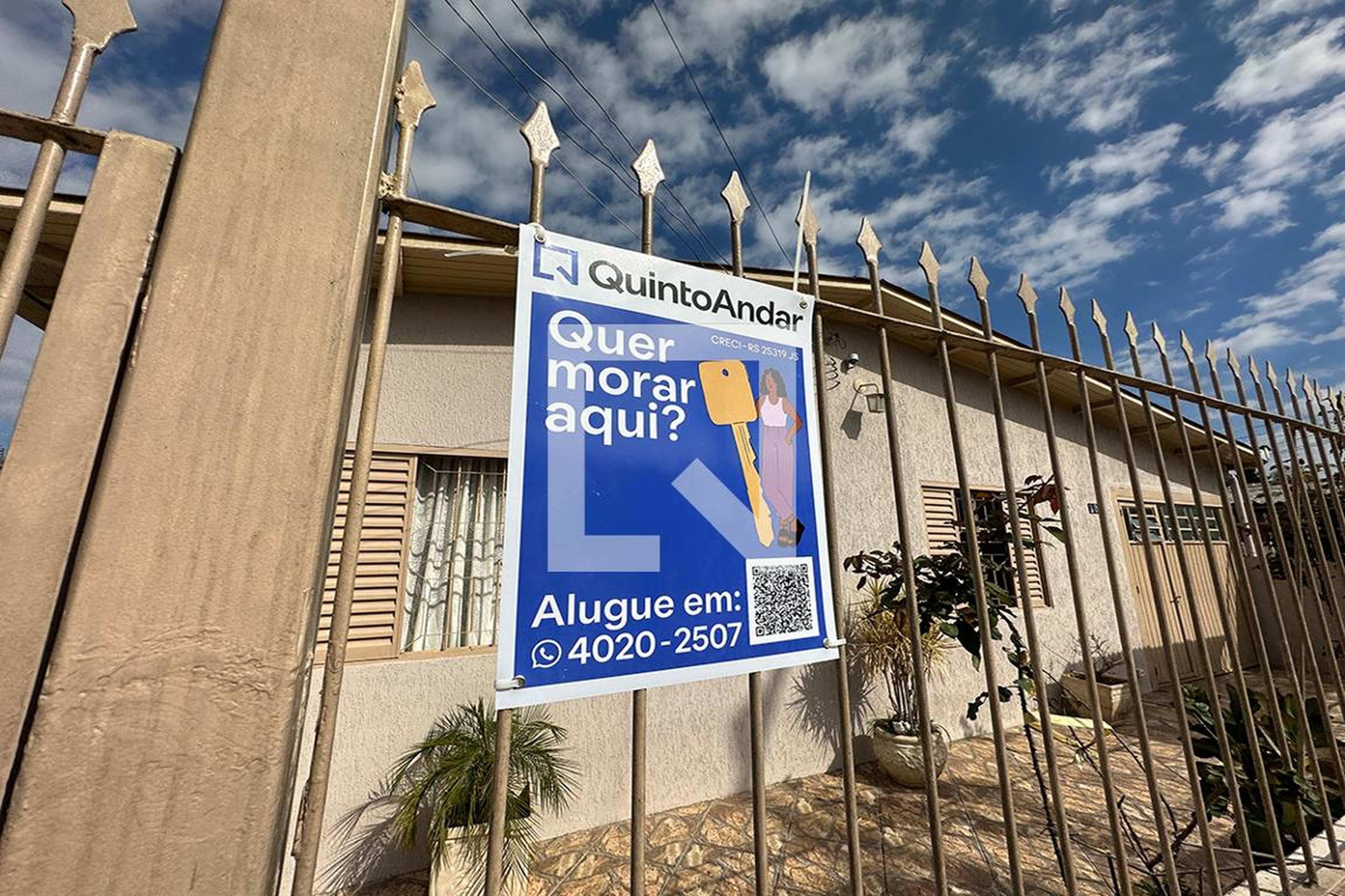 Fachada Condomínio em Rua Gastão, 301