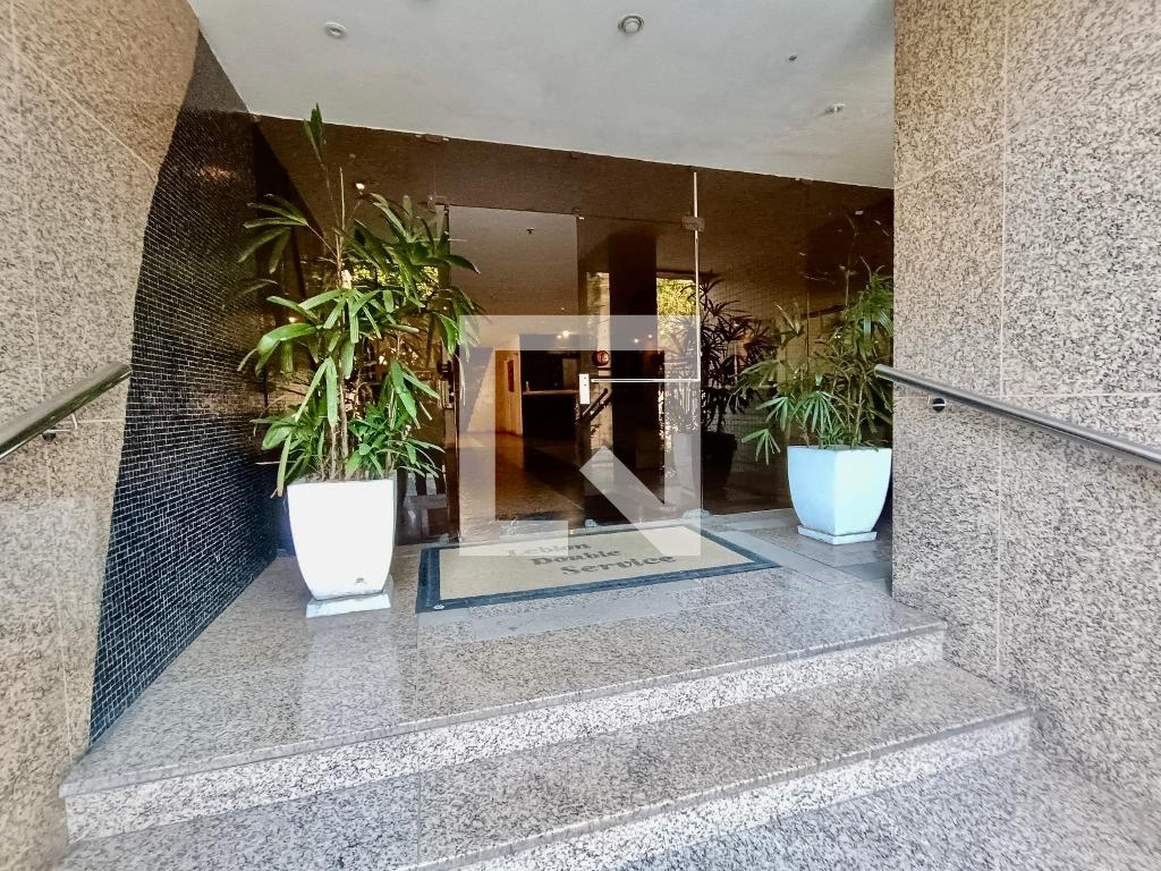 Fachada Condomínio Leblon Double Service