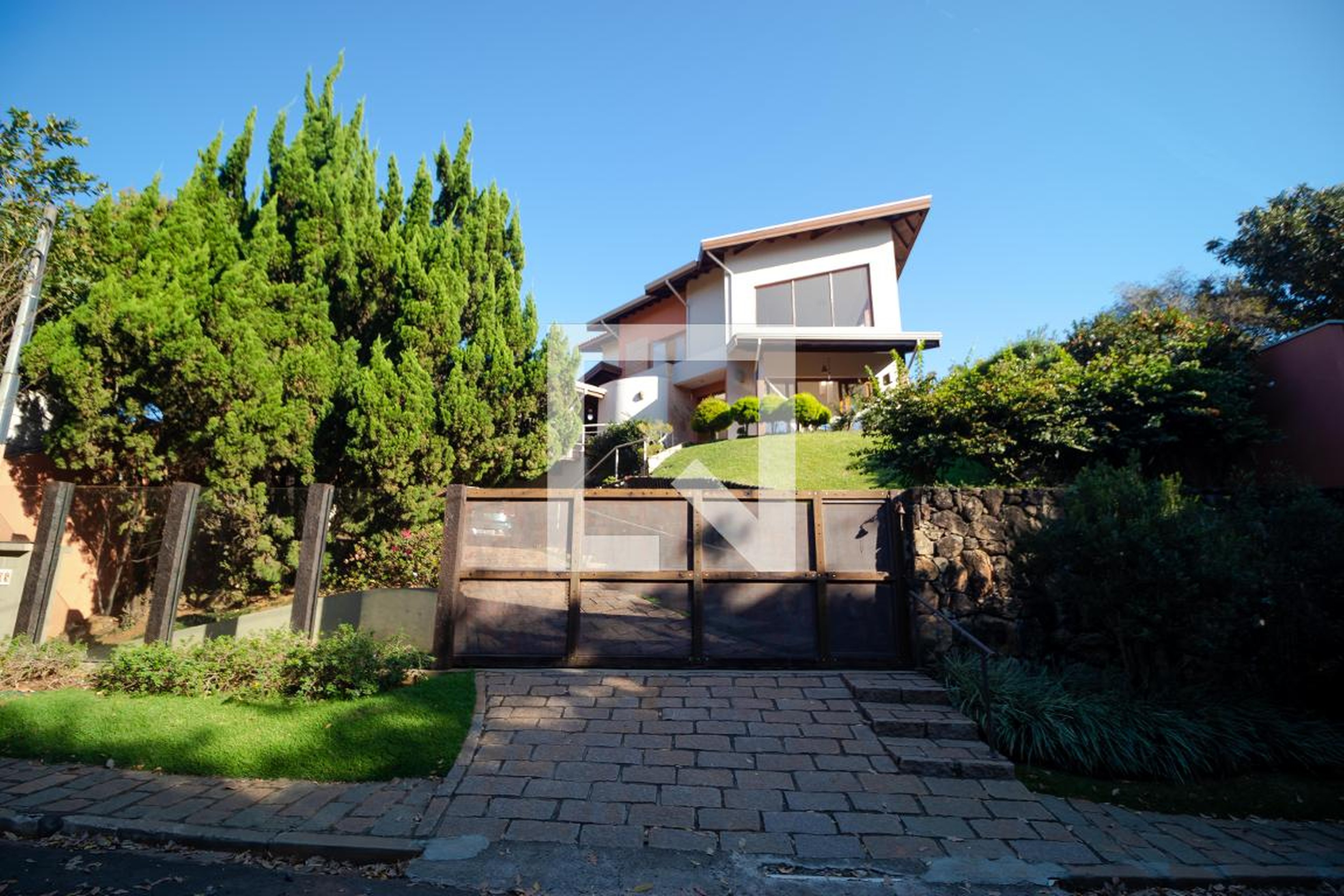 Fachada Condomínio em Rua Vista Chinesa, 305