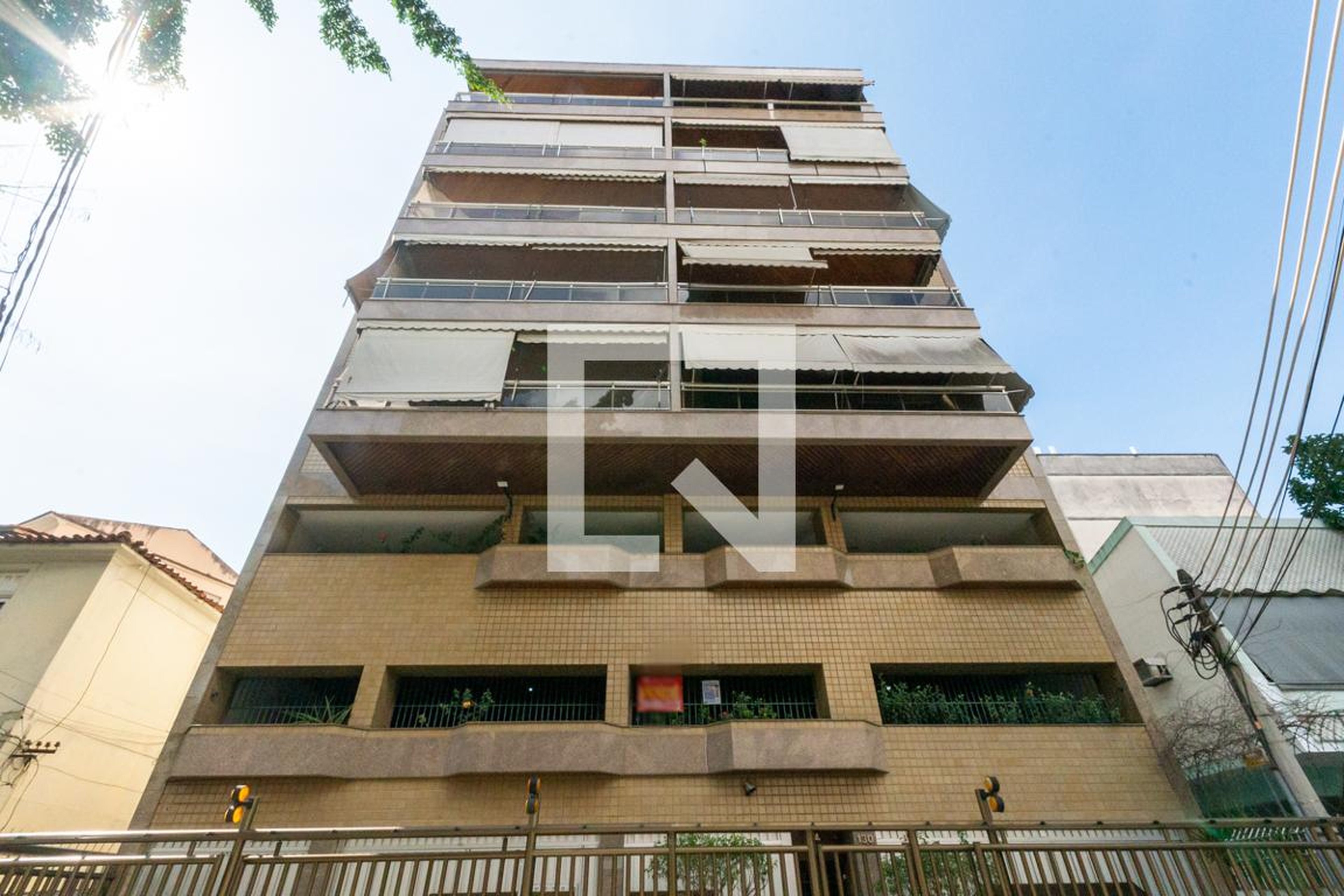 Fachada Condomínio Tour de Ville