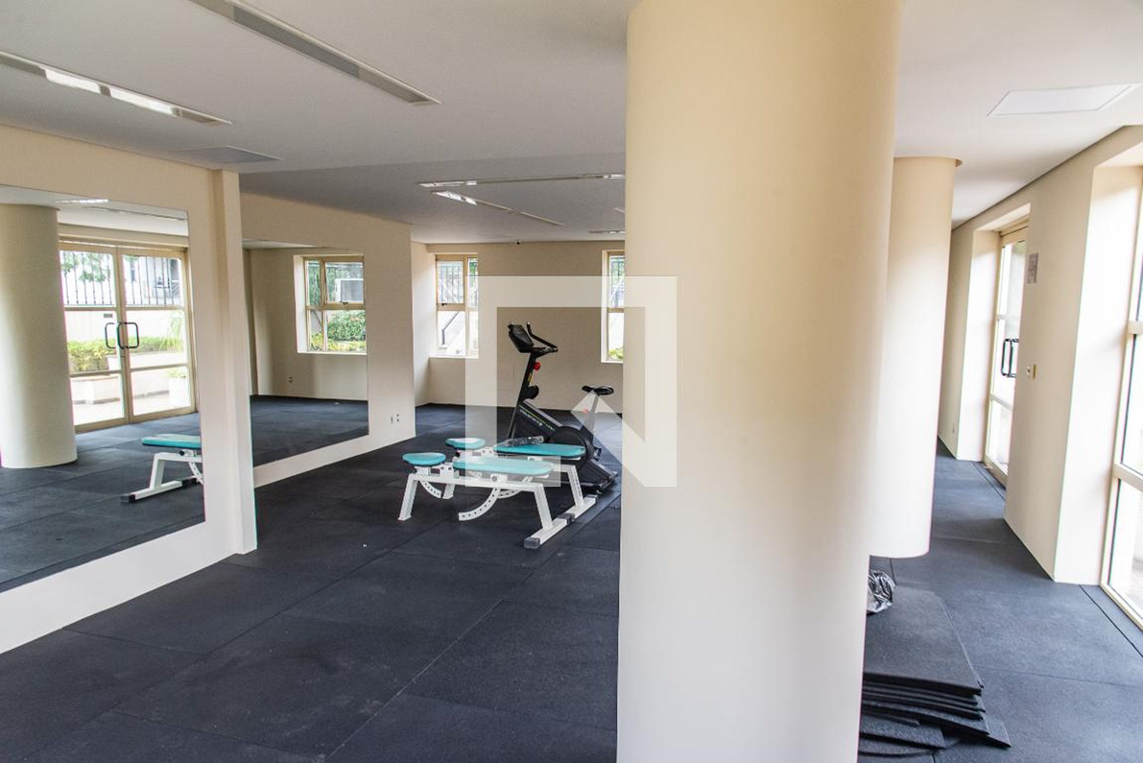 Academia - Place Tuileries