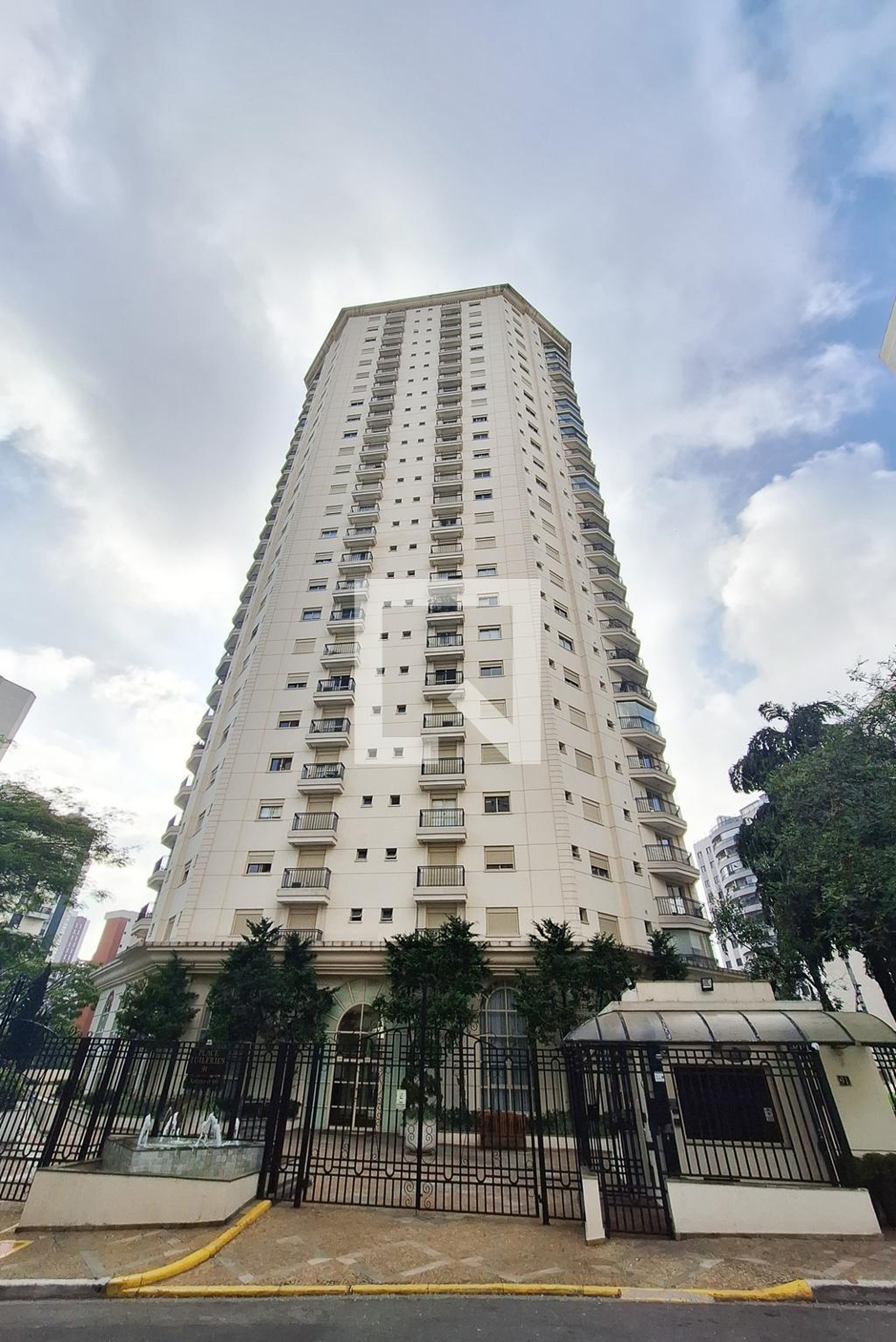 Fachada Condomínio Place Tuileries