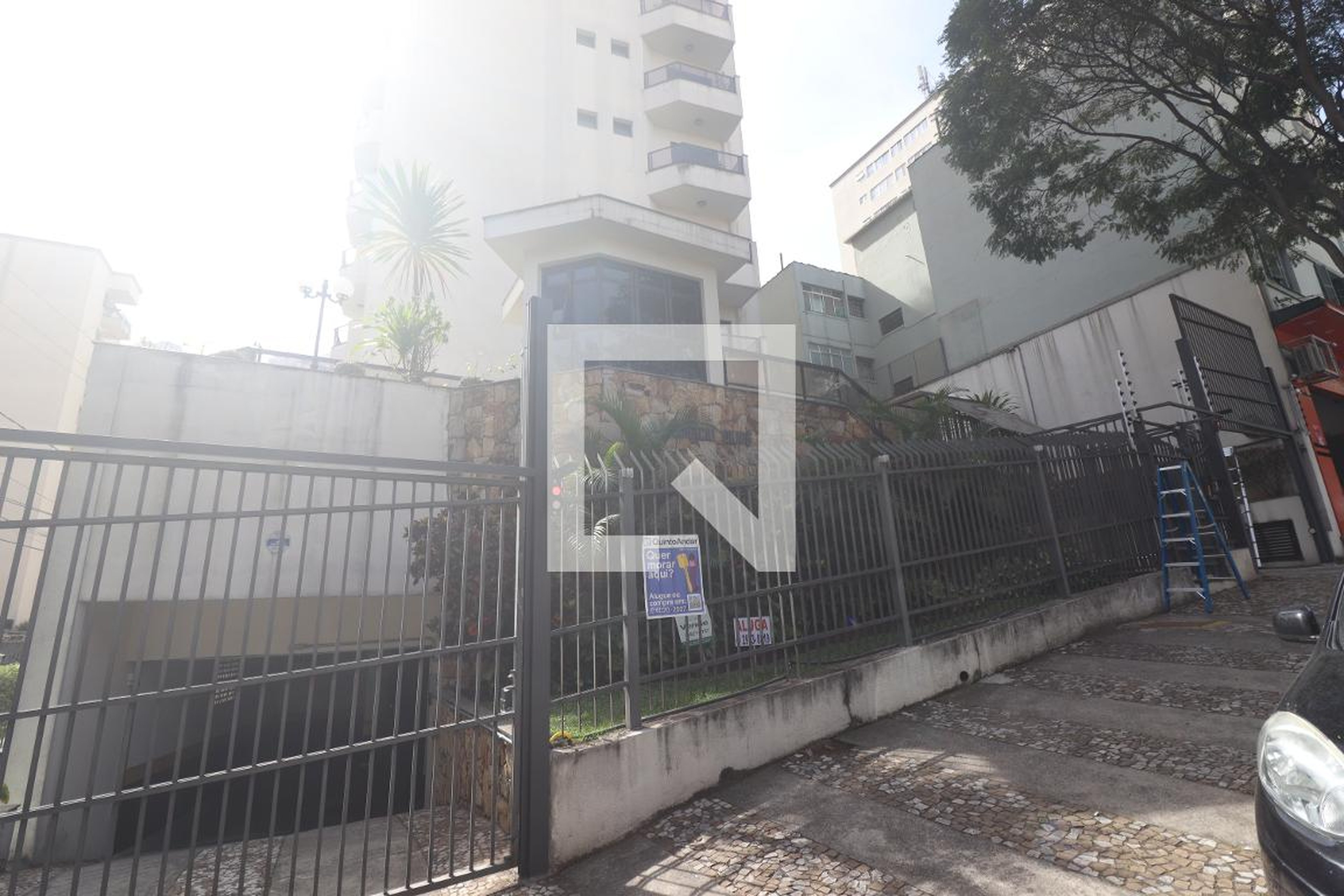 Fachada do condominio Condomínio em Rua Francisca Júlia, 1-320