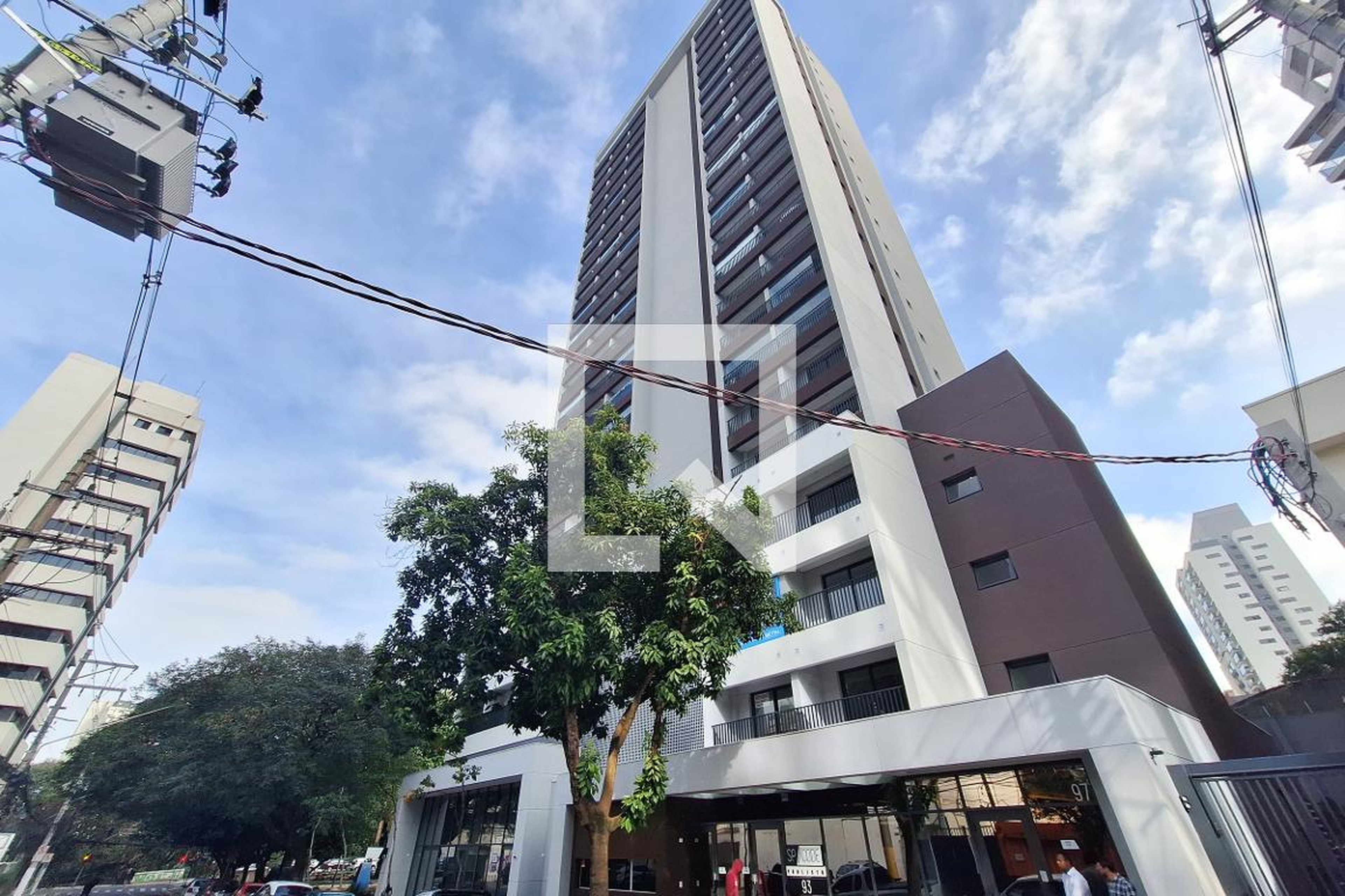 Fachada Condomínio em Rua Correia Dias, 184