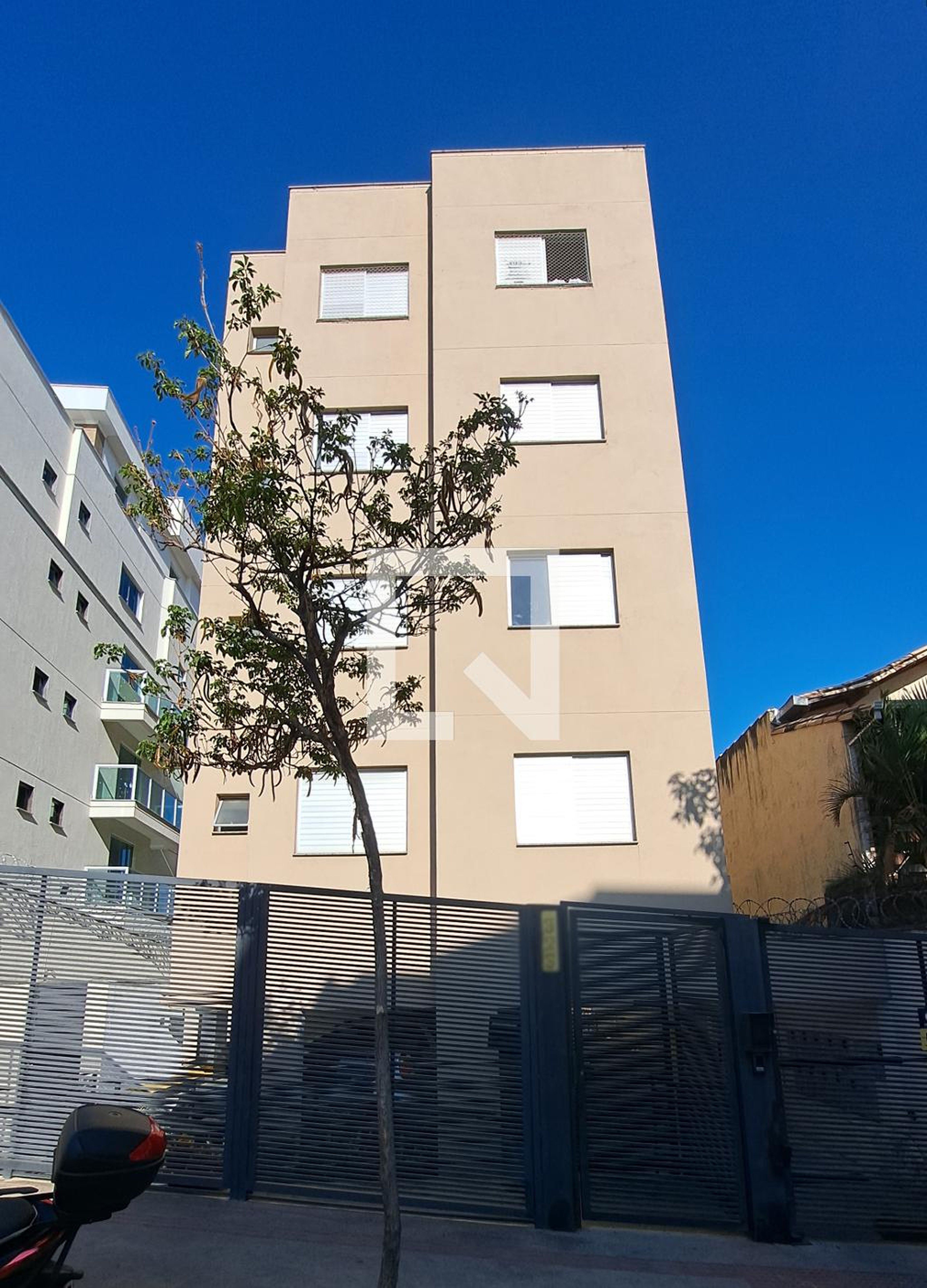 Fachada Condomínio em Rua Laura Brito Farias, 000001