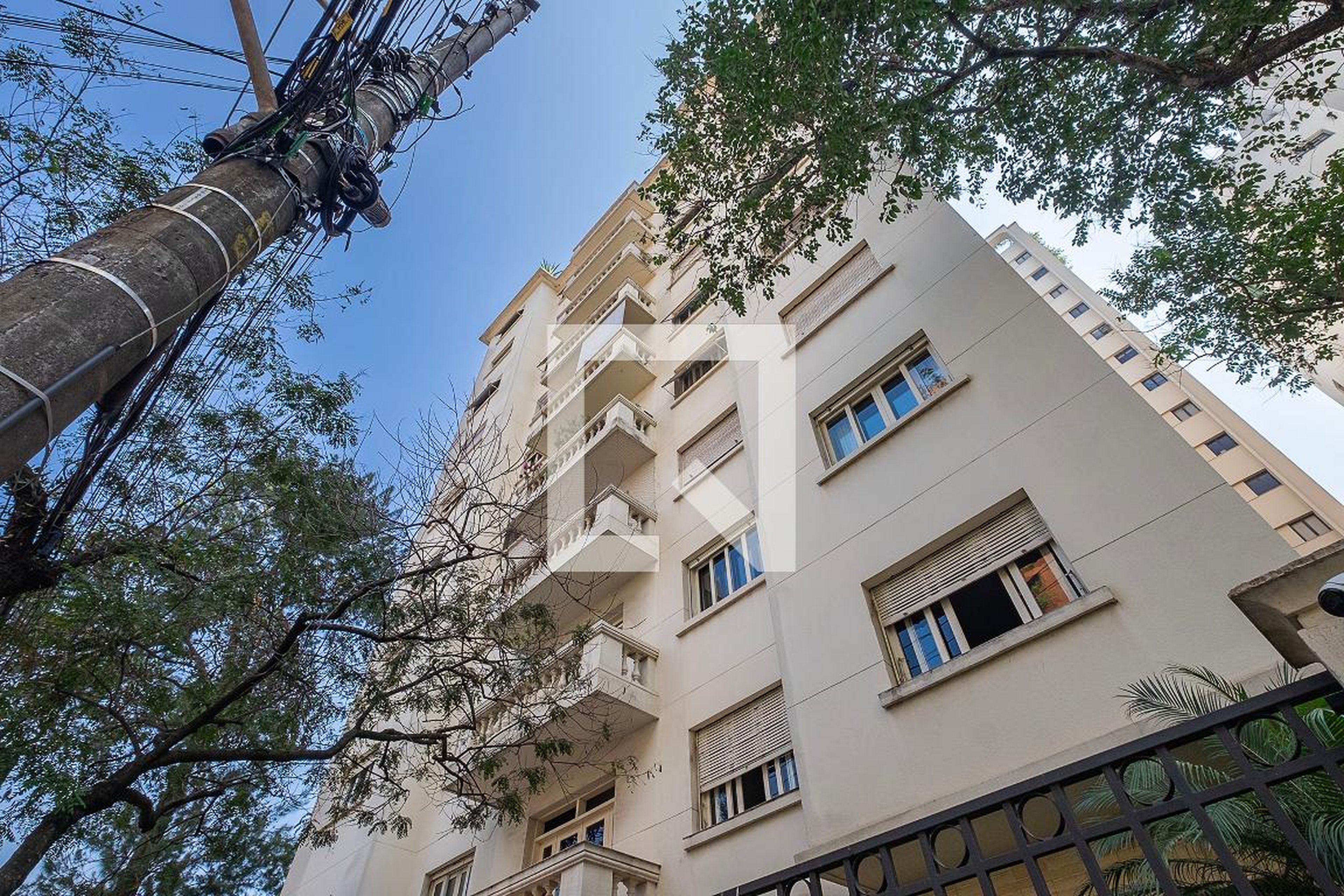 Fachada Condomínio em Alameda Casa Branca, 1402