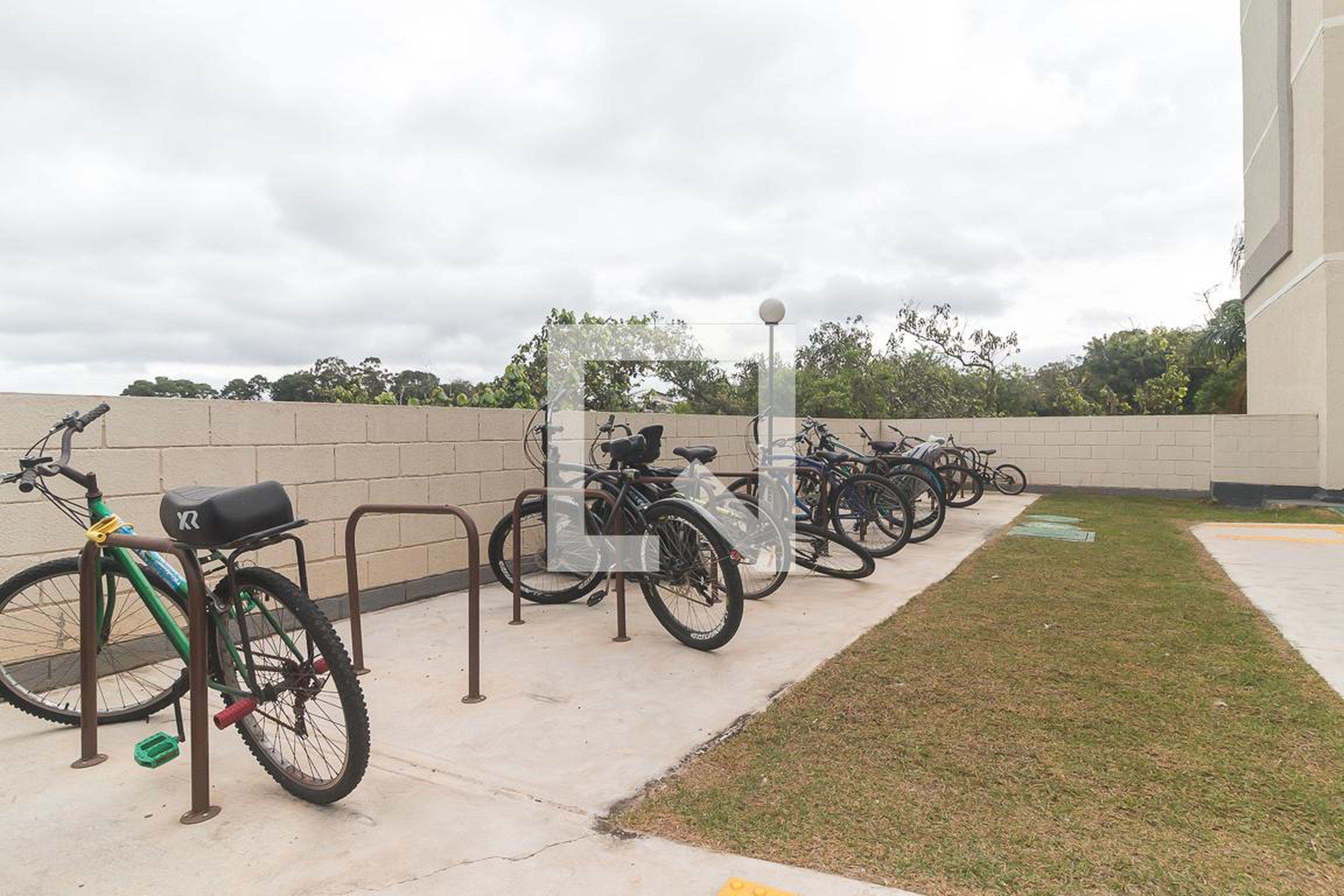 Bicicletário Condomínio em Rua Clemente Cunha Ferreira, 92