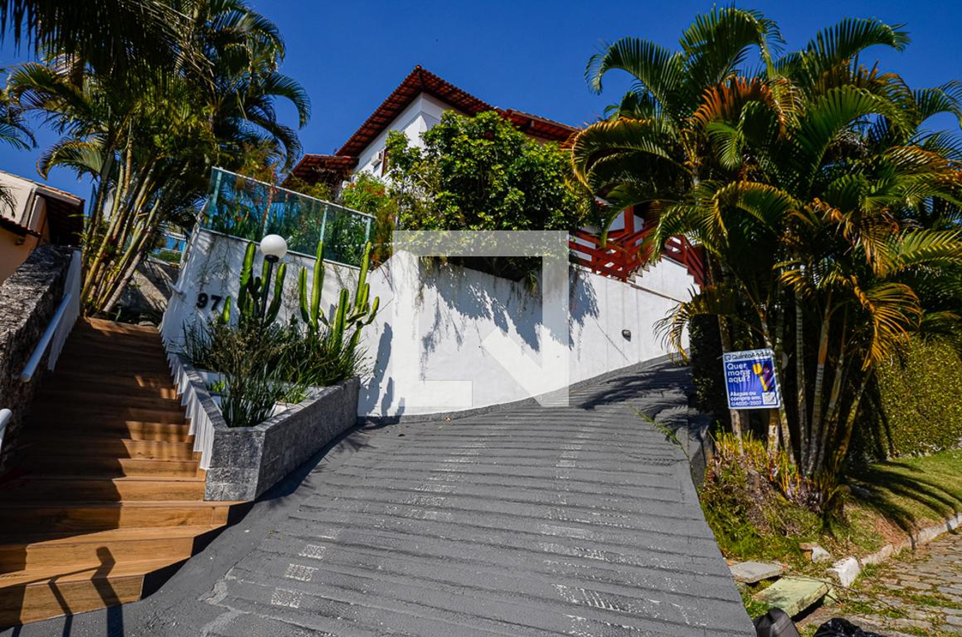 Fachada Condomínio em Rua Um, 97