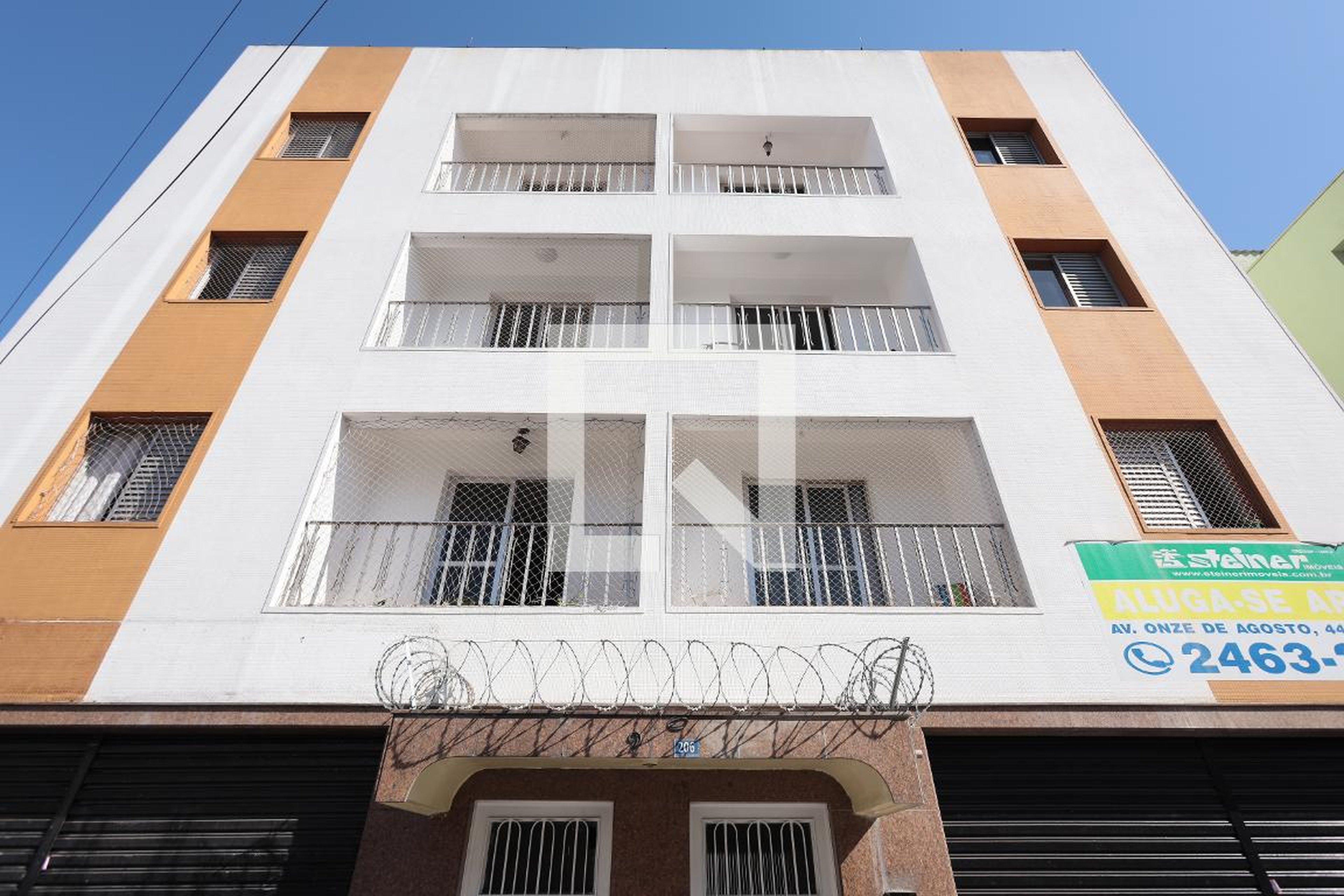 Fachada do Prédio Condomínio em Rua Cabo Antônio Pereira da Silva, 206