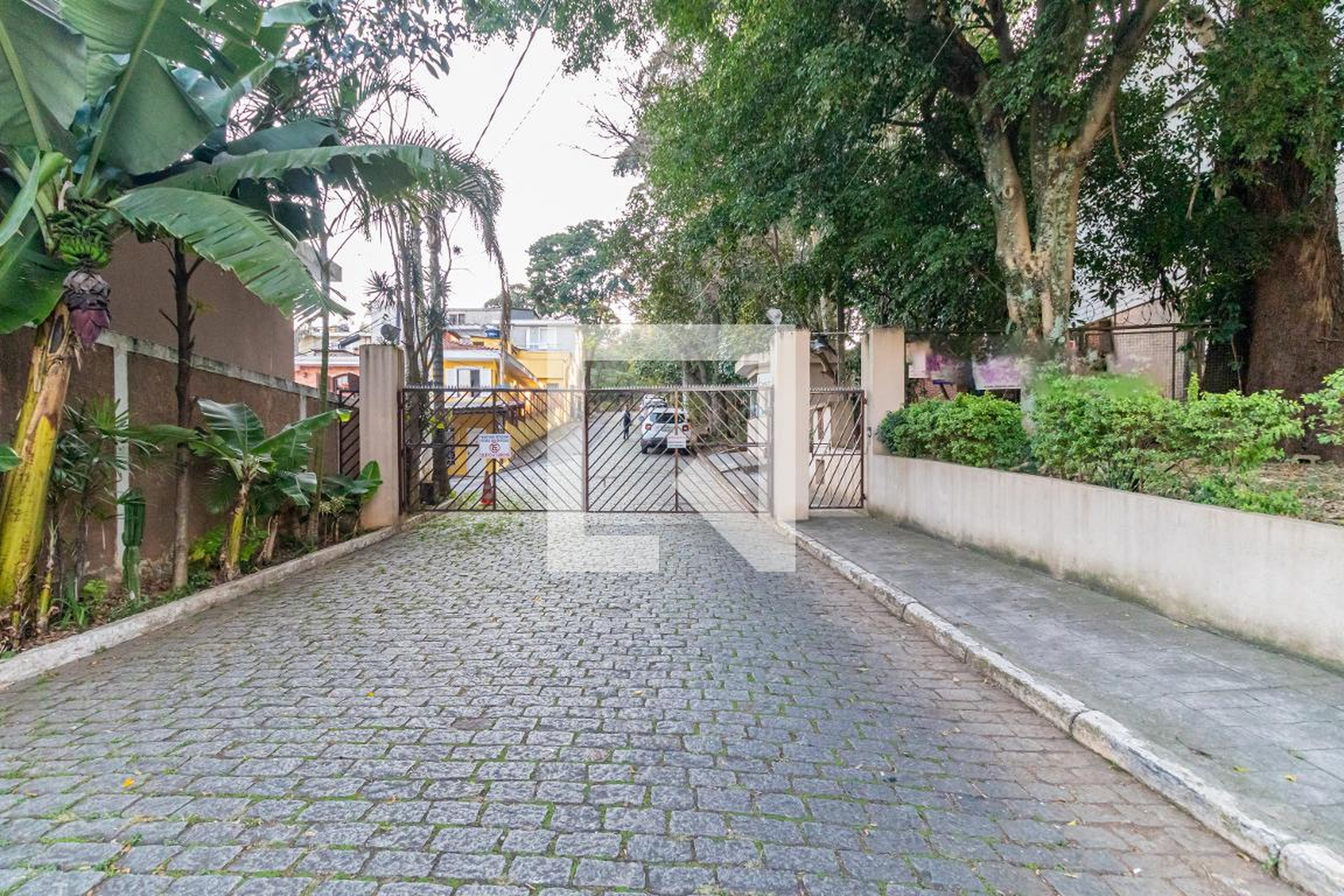 Fachada do Condomínio Condomínio em Rua Itubore, 9