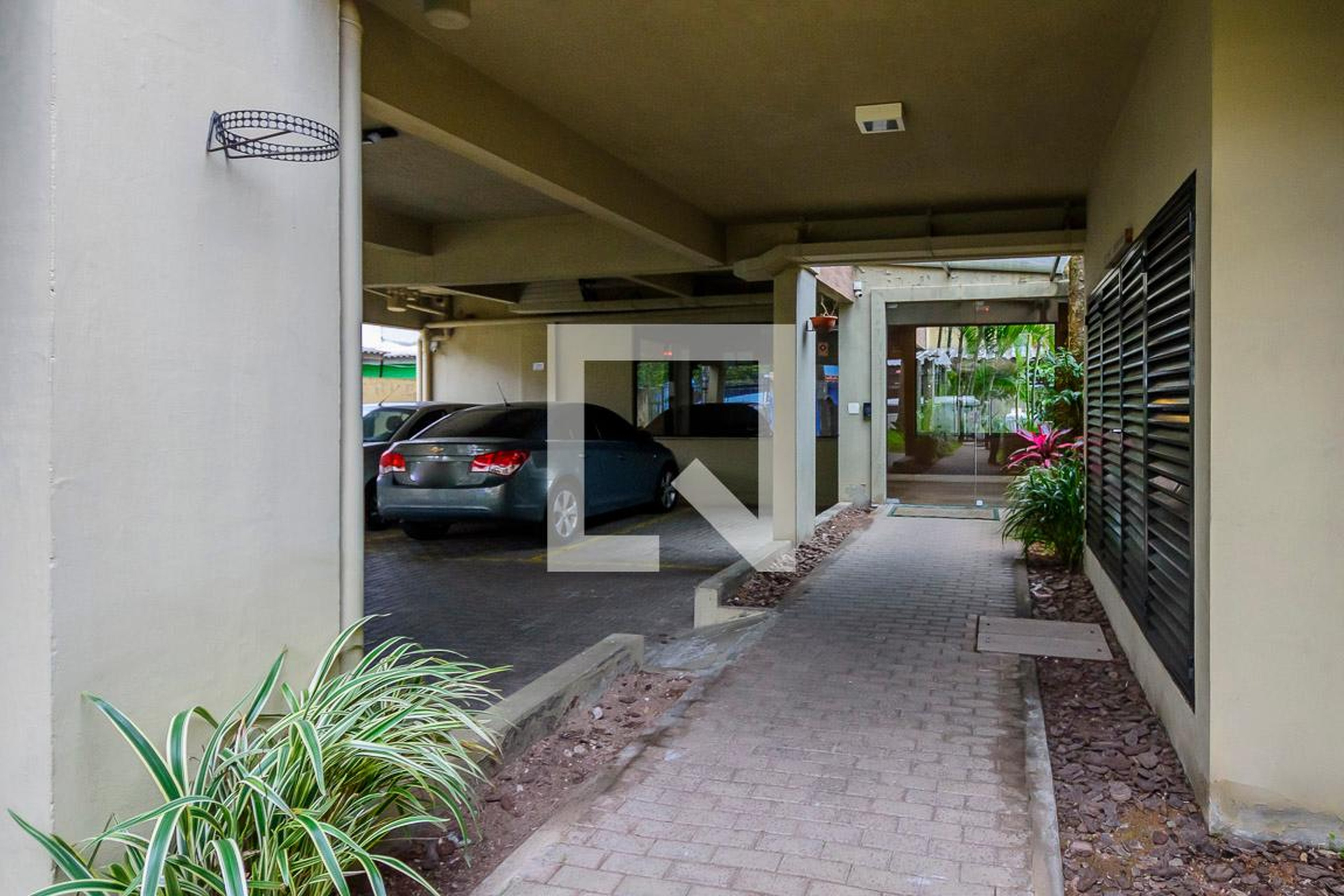 Entrada - Ocean Beach Apartments