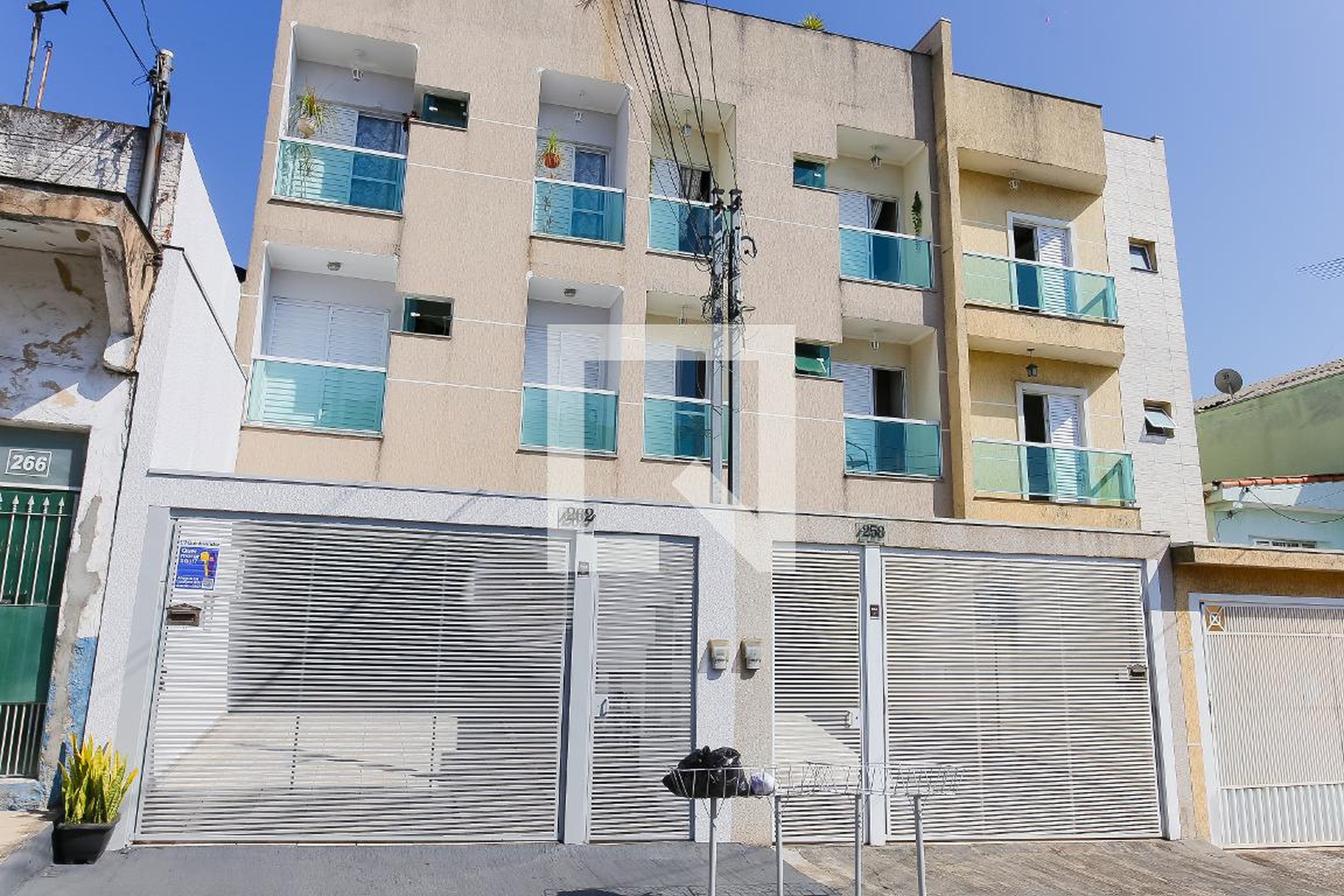 Fachada Condomínio em Rua Gana, 262