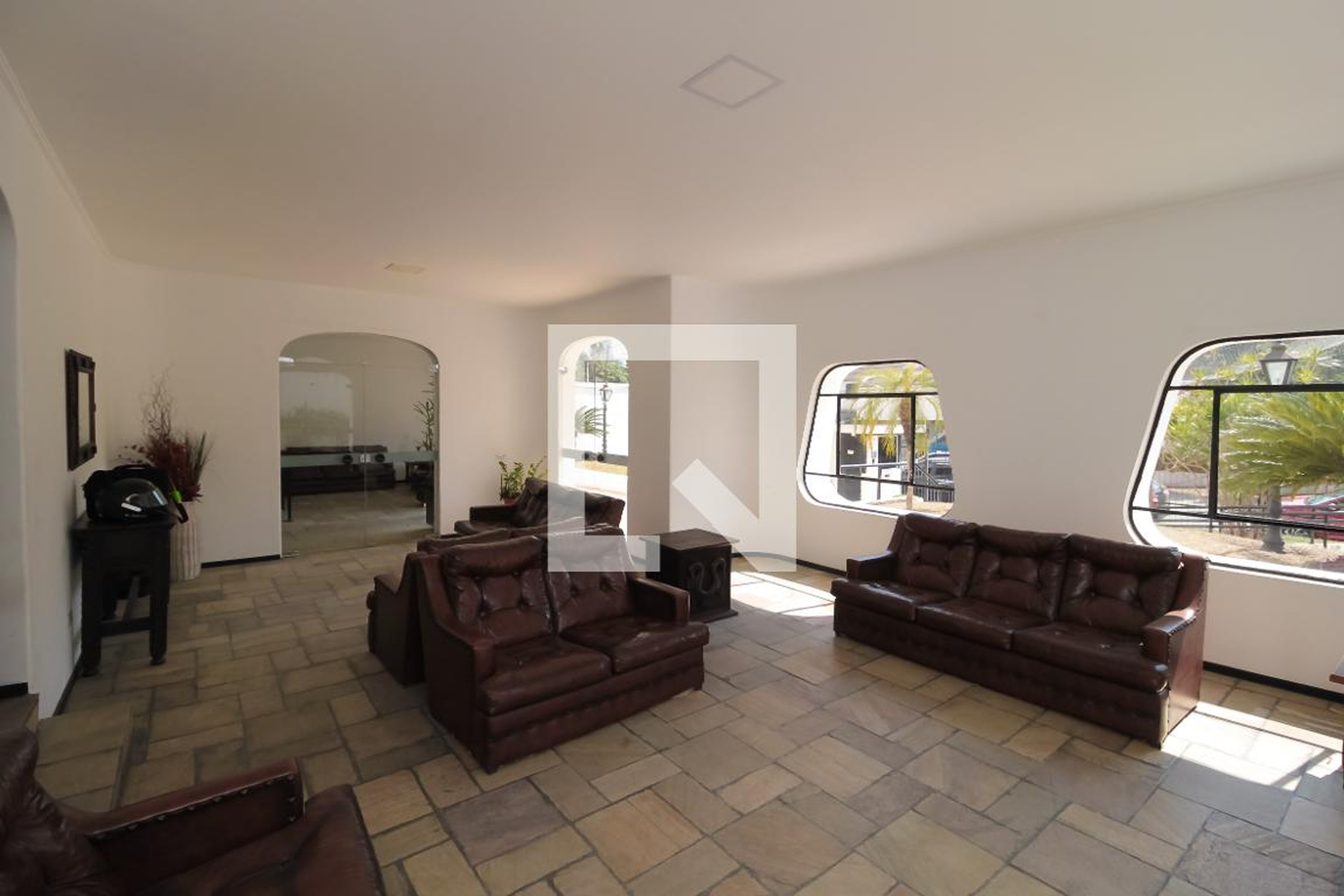 Hall social Condomínio em Rua Helion Póvoa, 146