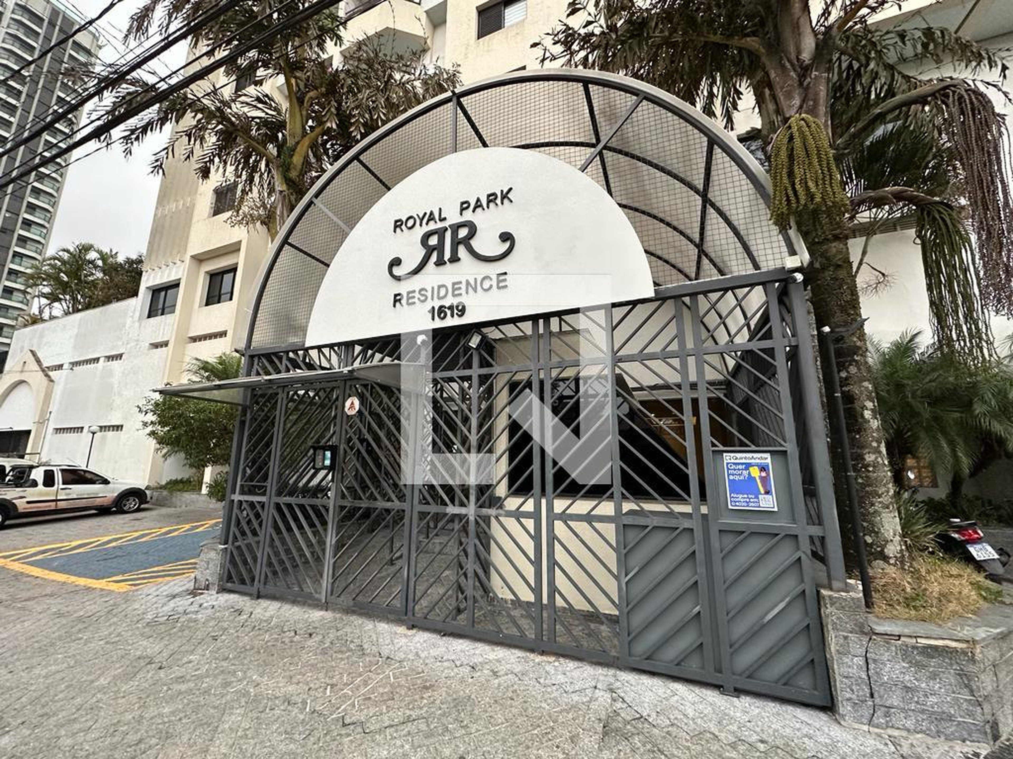 Entrada - Edficio Royal Park Residence