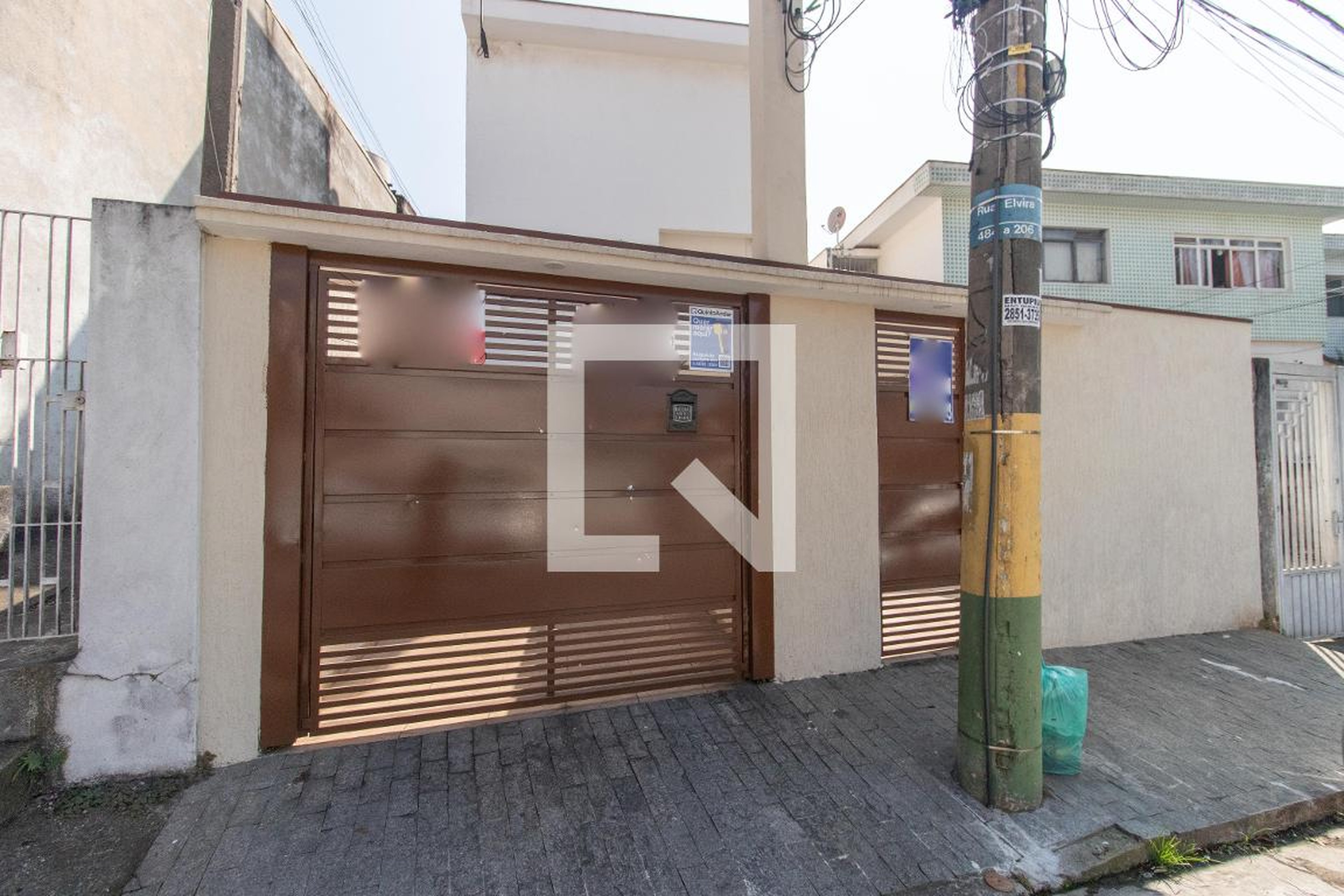 Fachada Condomínio em Rua Elvira, 384