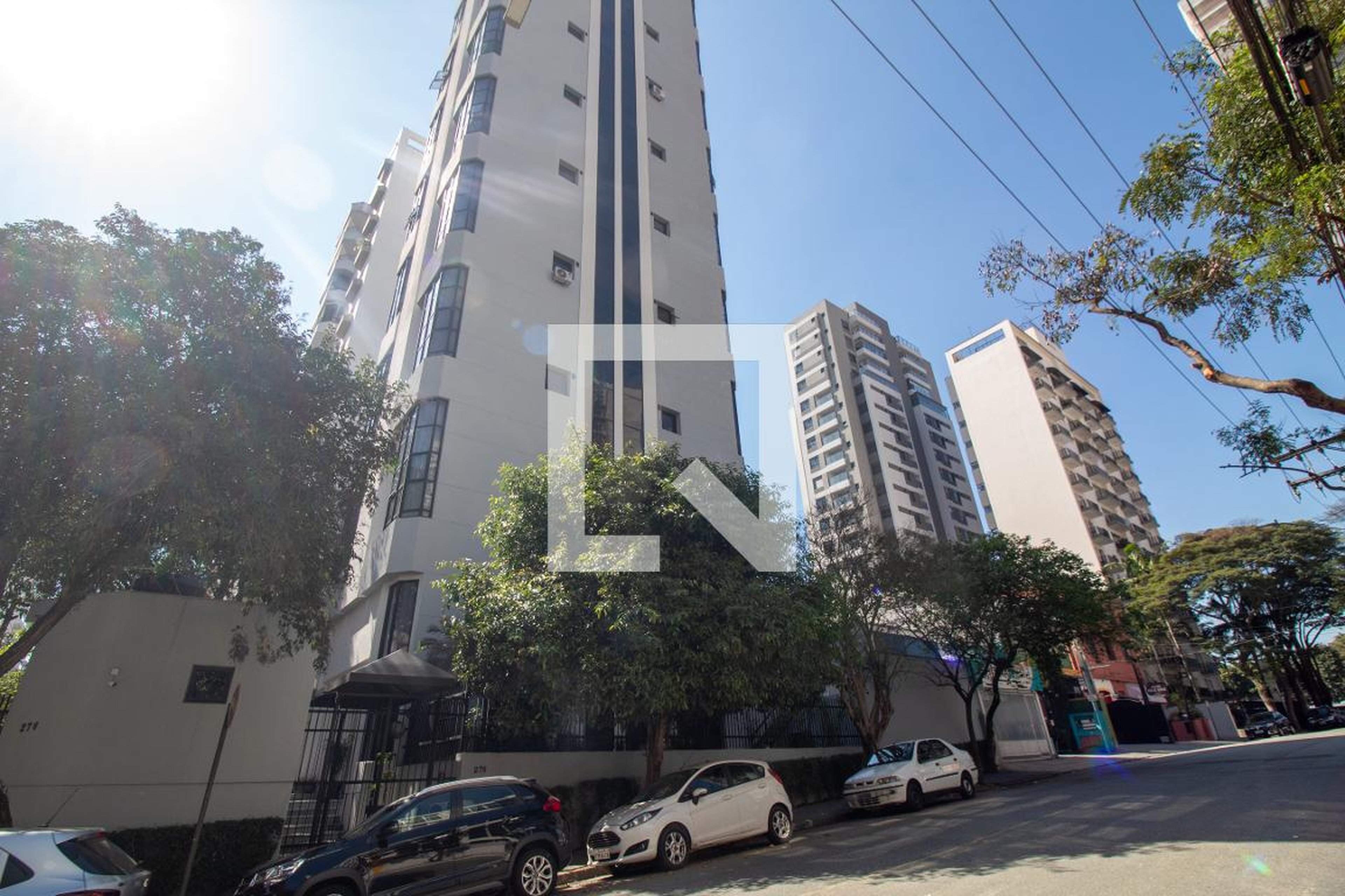 Fachada Condomínio em Rua Constantino de Sousa, 276