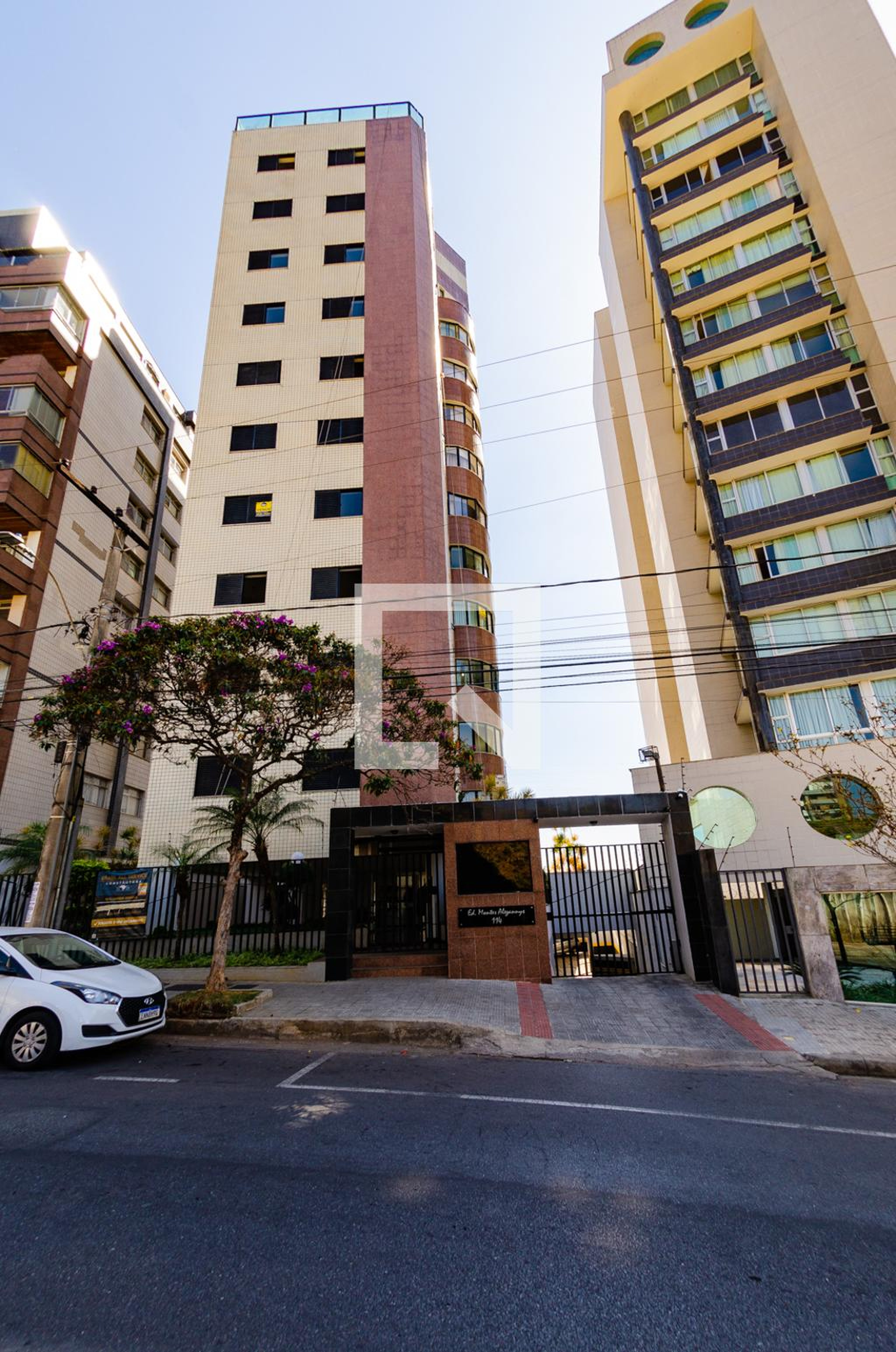 Fachada Edifício Montes Alegannys