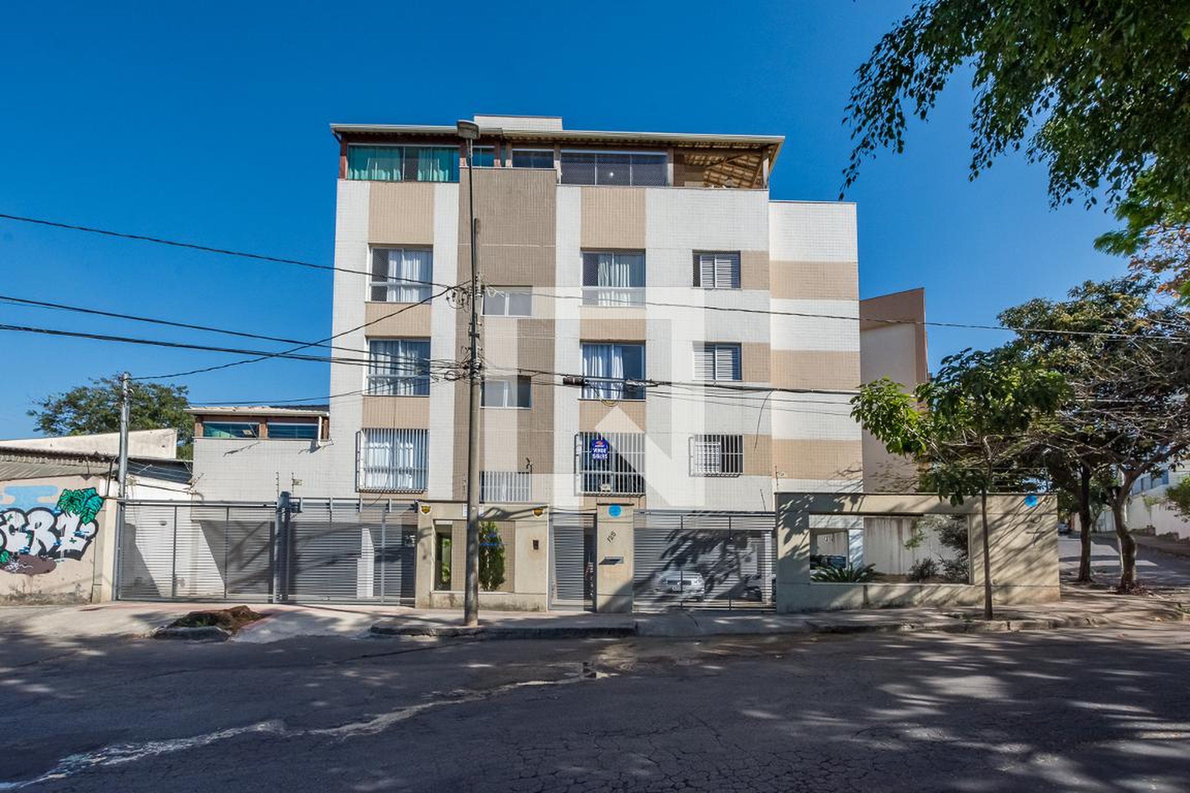 Fachada Condomínio em Rua Campos Melo, 125