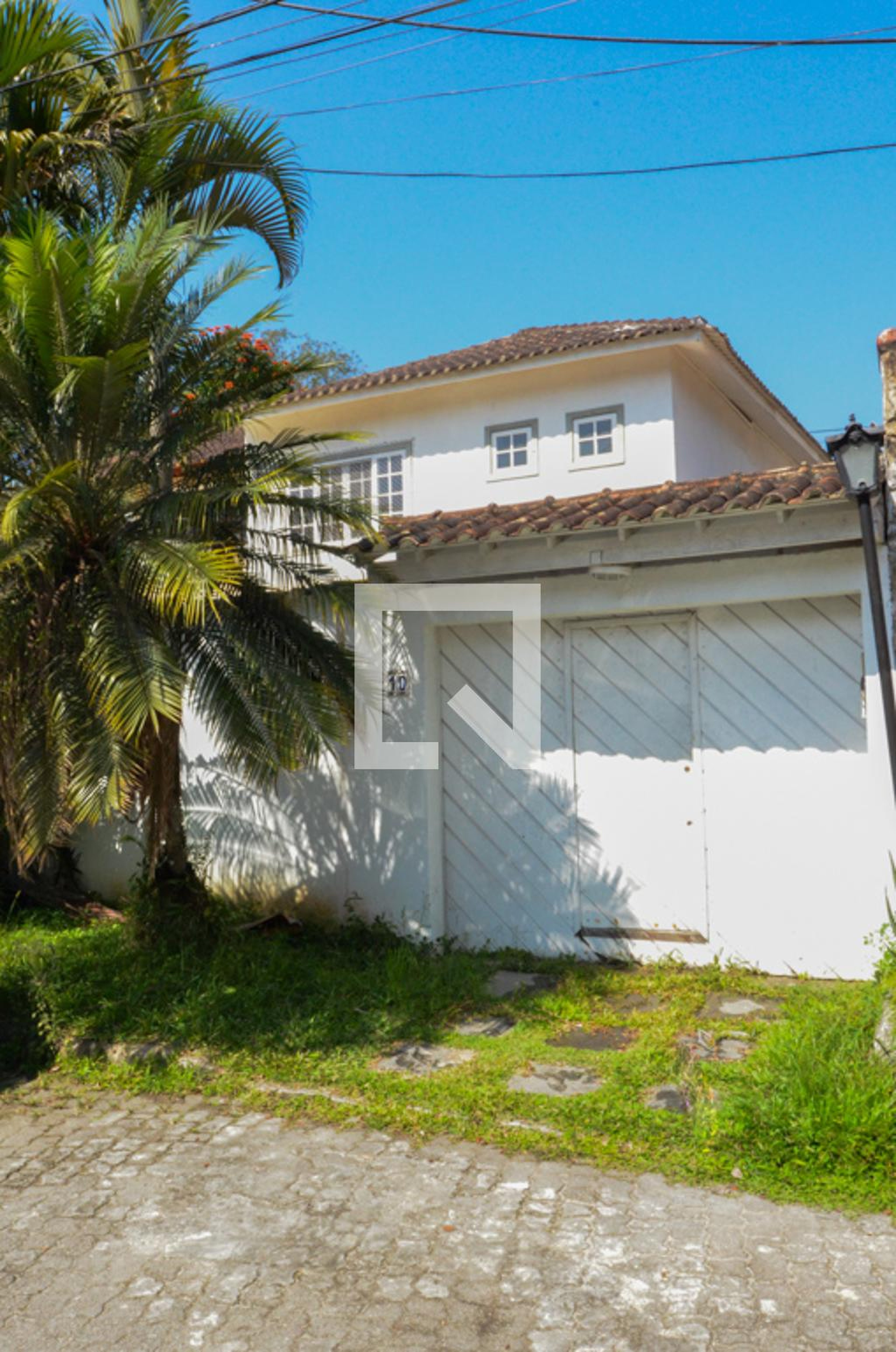 Fachada Condomínio em Rua Lagoa Bonita, 11