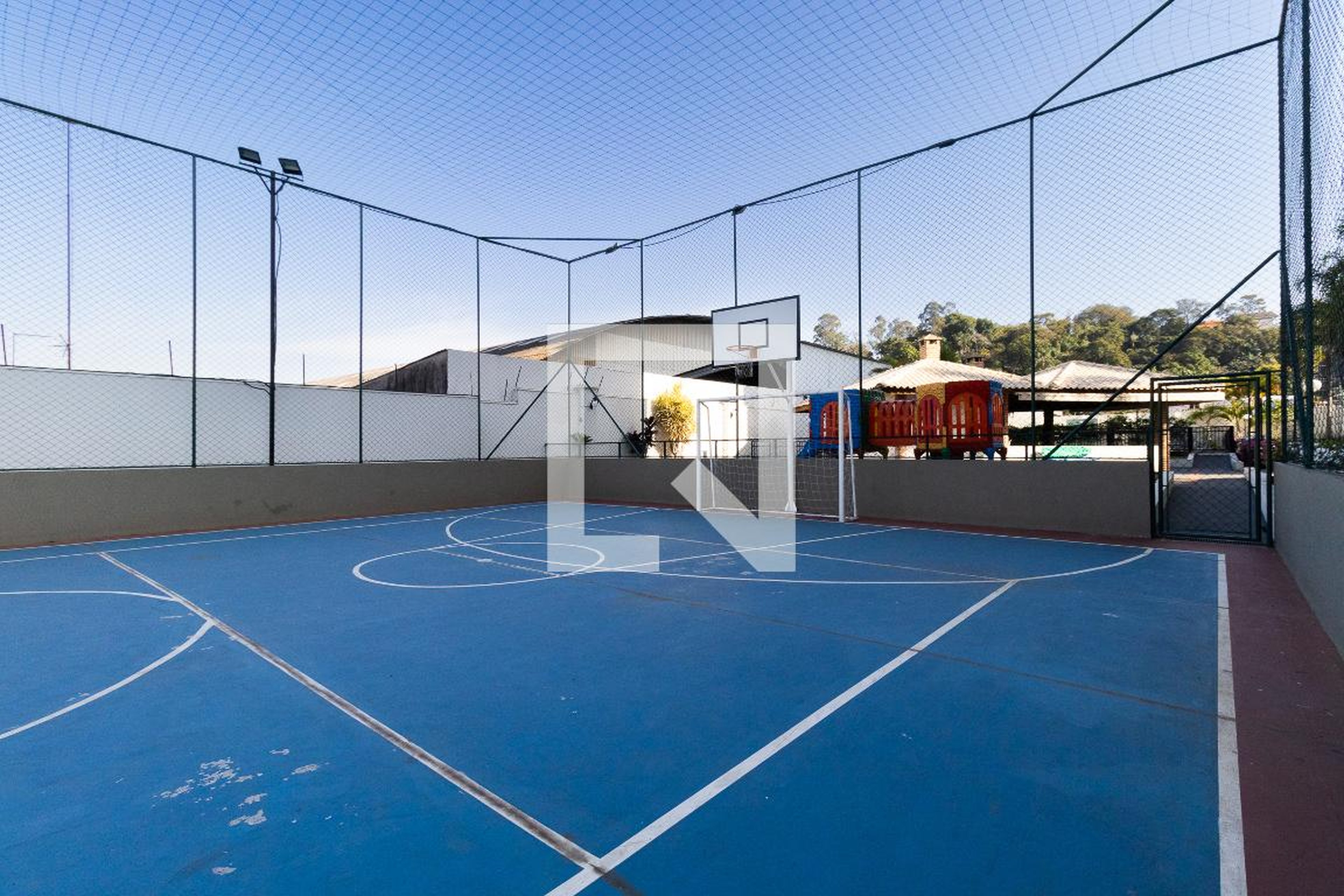 Quadra Condomínio em Rua Robartino Martho, 200