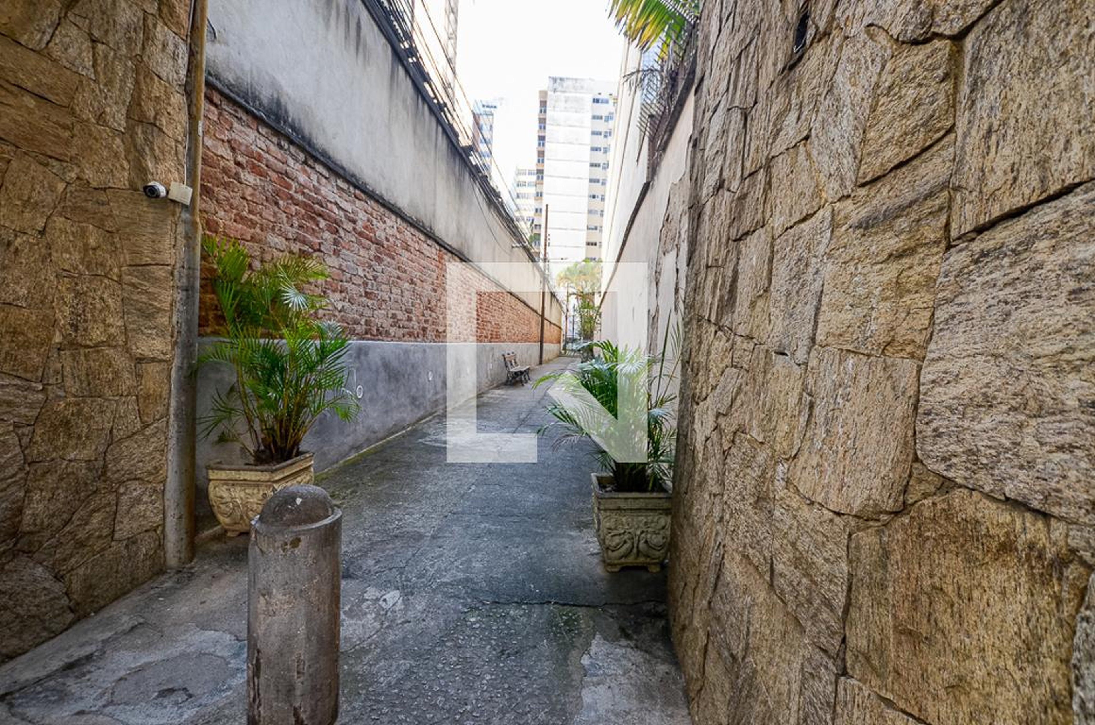 Entrada Condomínio em Rua Presidente Pedreira, 47