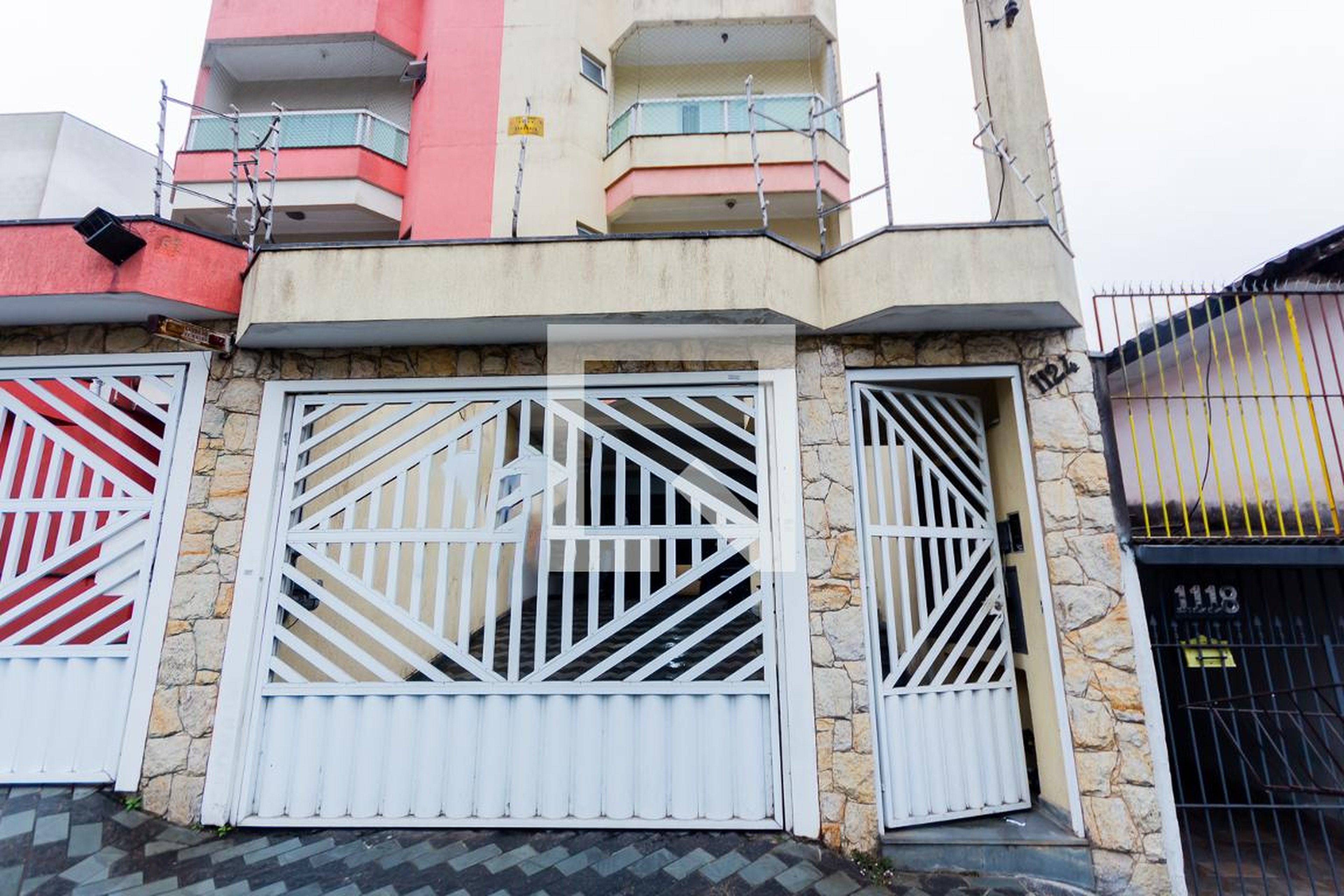 Fachada Condomínio em Rua das Monções, 1124