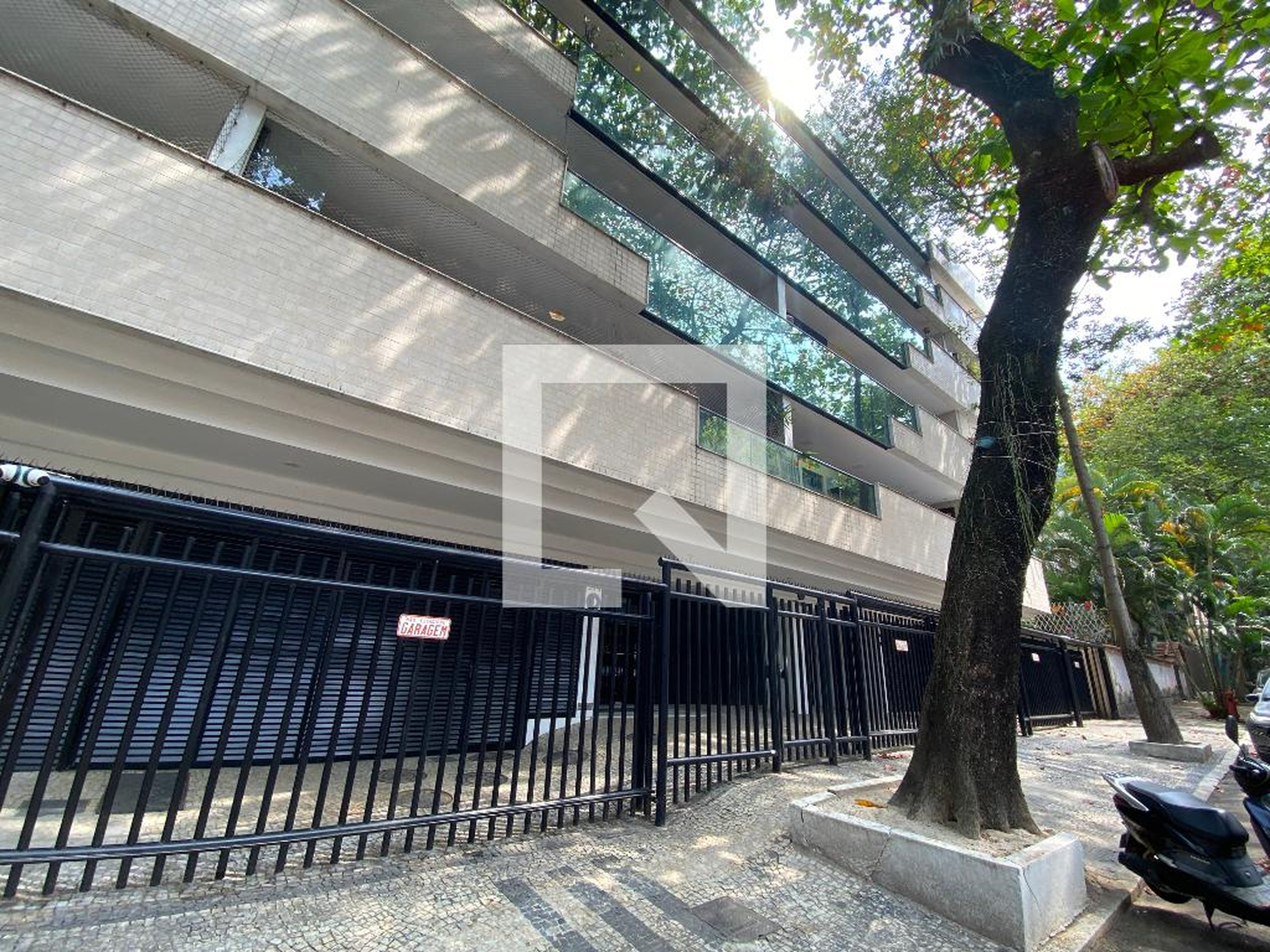 Fachada Condomínio em Rua Maestro Francisco Braga, 314