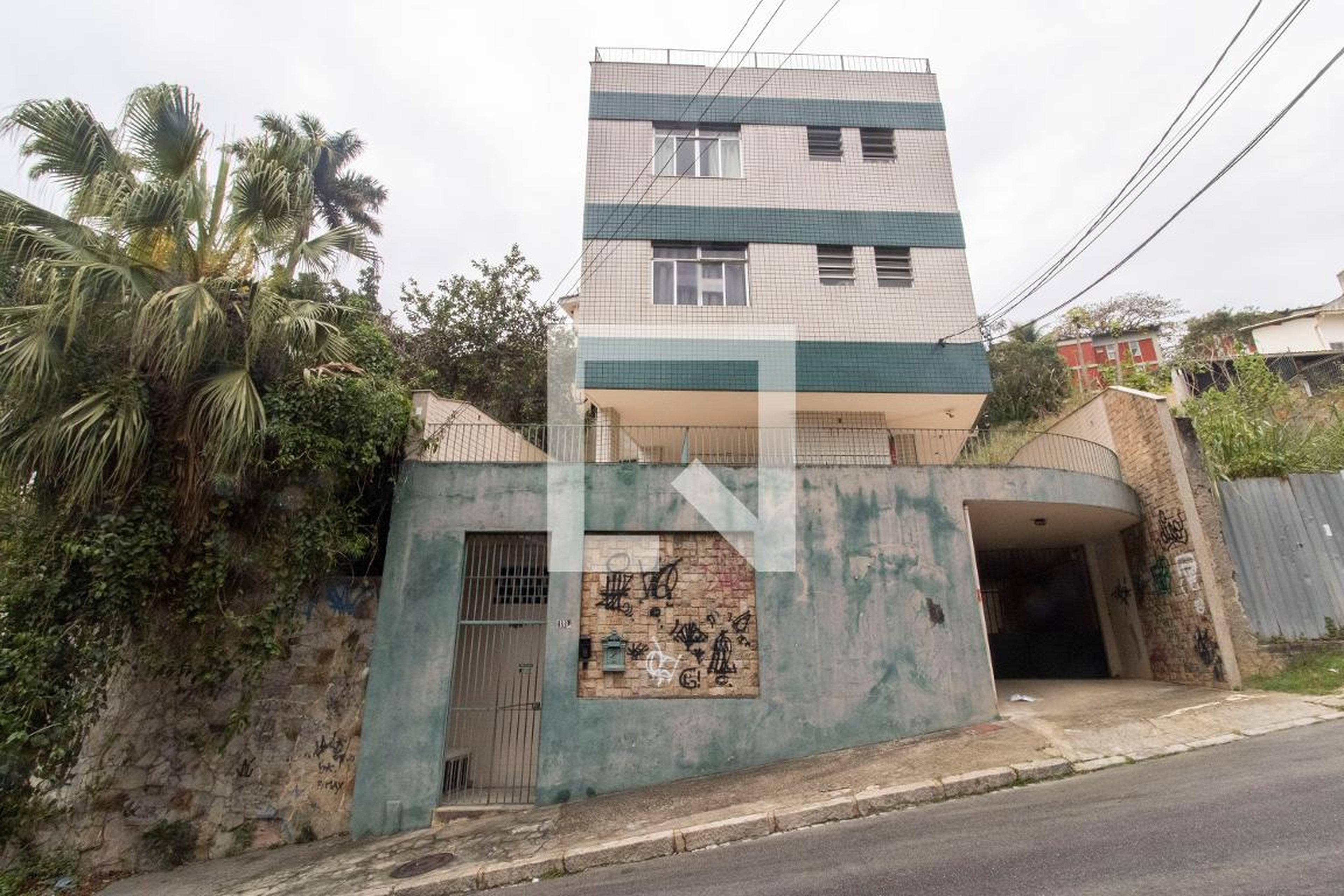 Fachada Condomínio em Rua Altinópolis, 189