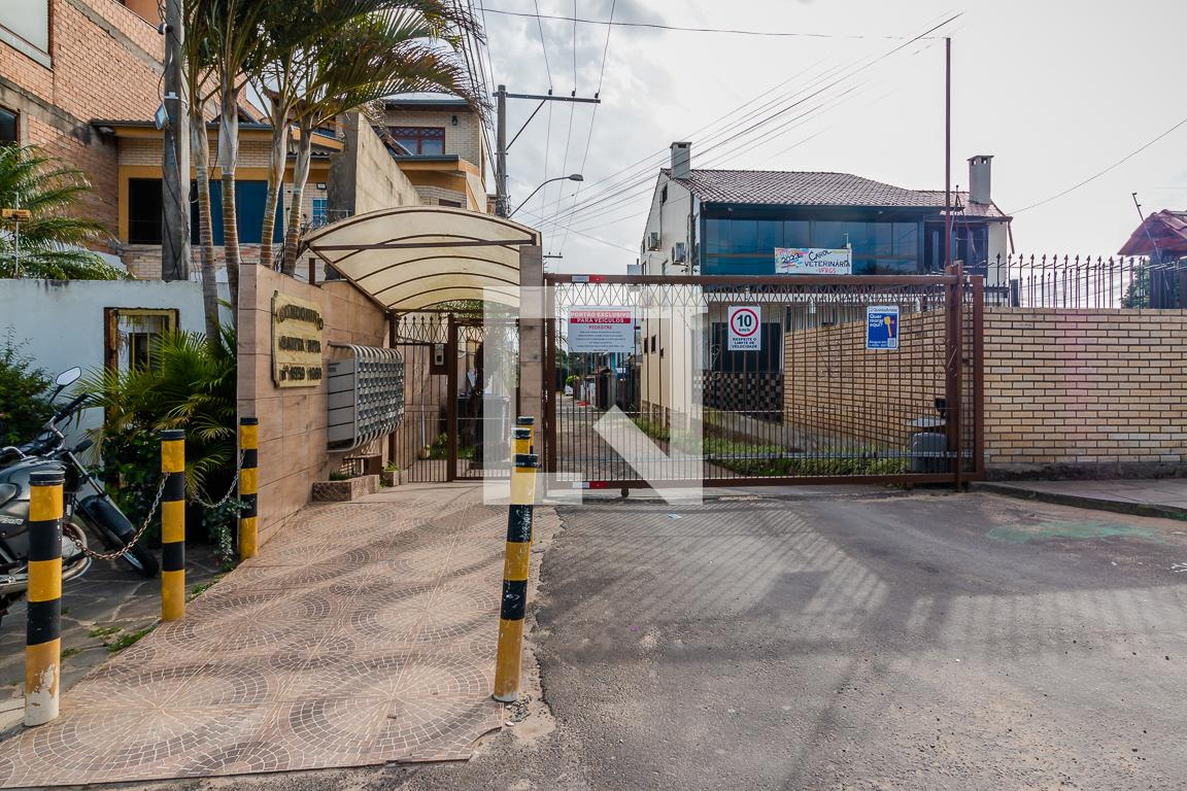 Fachada do Condomínio Condomínio em Avenida da Serraria, 1859