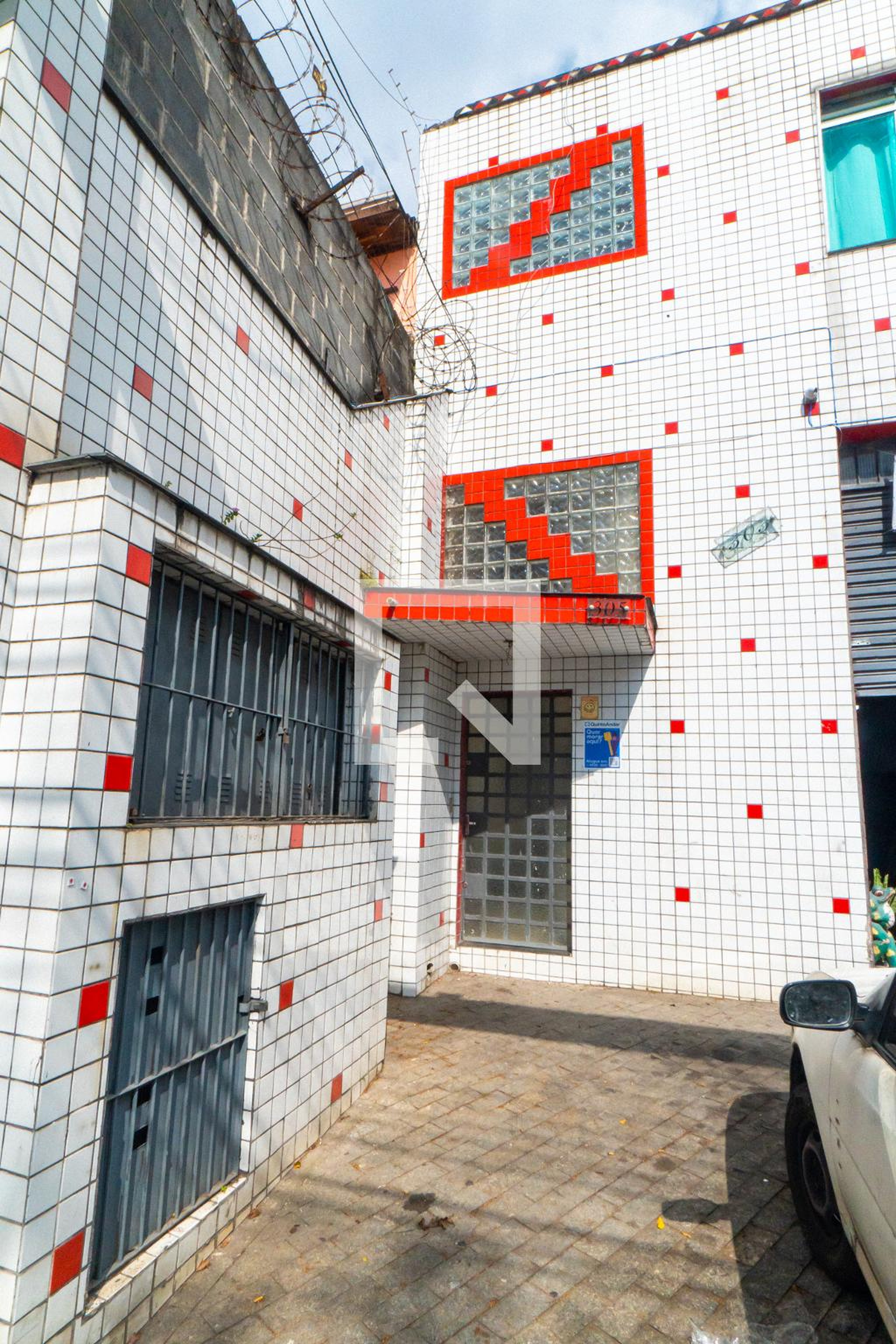 Fachada Condomínio em Rua Emílio de Sousa Docca, 305