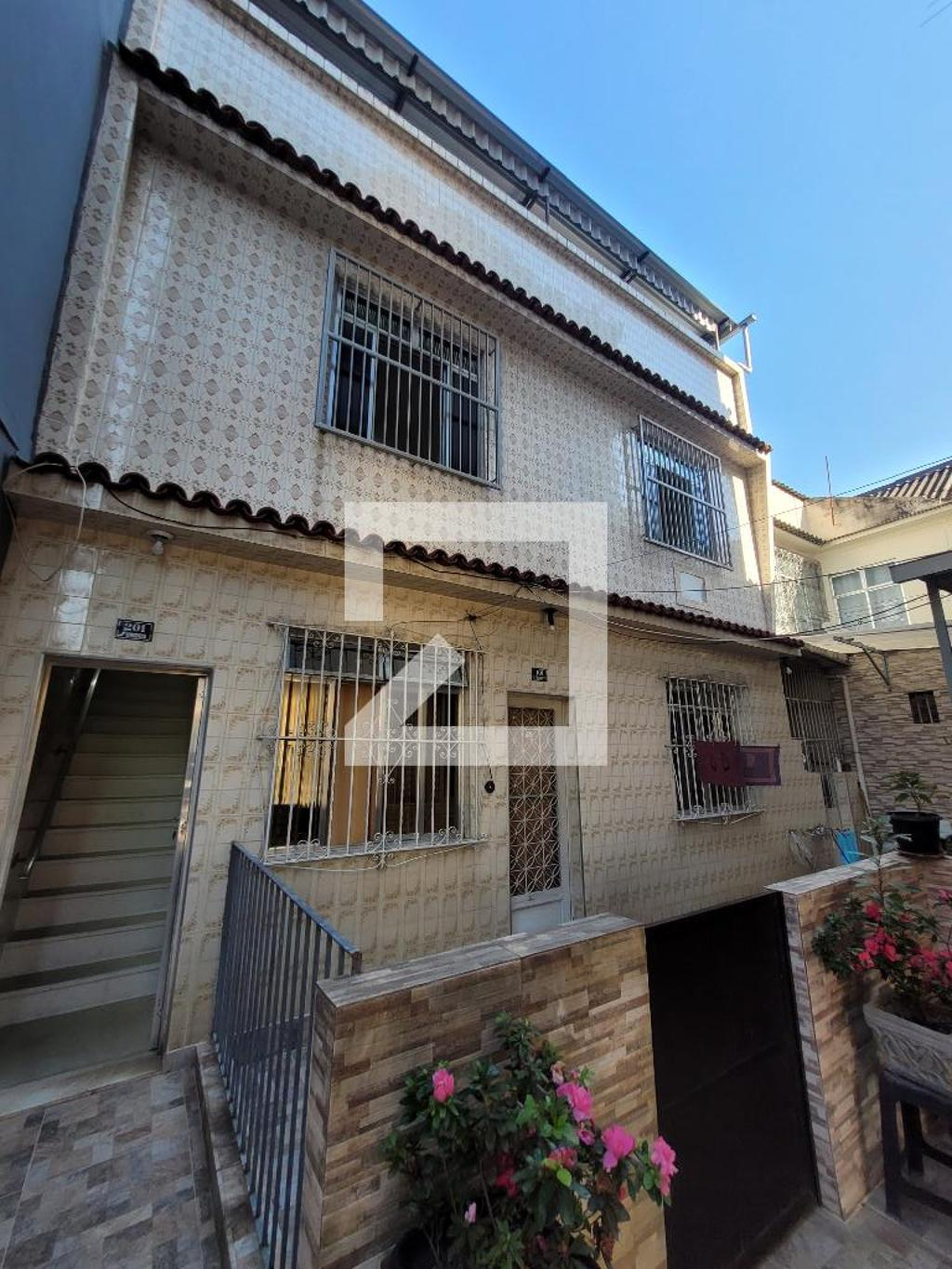 Fachada Condomínio em Estrada Padre Roser, 113