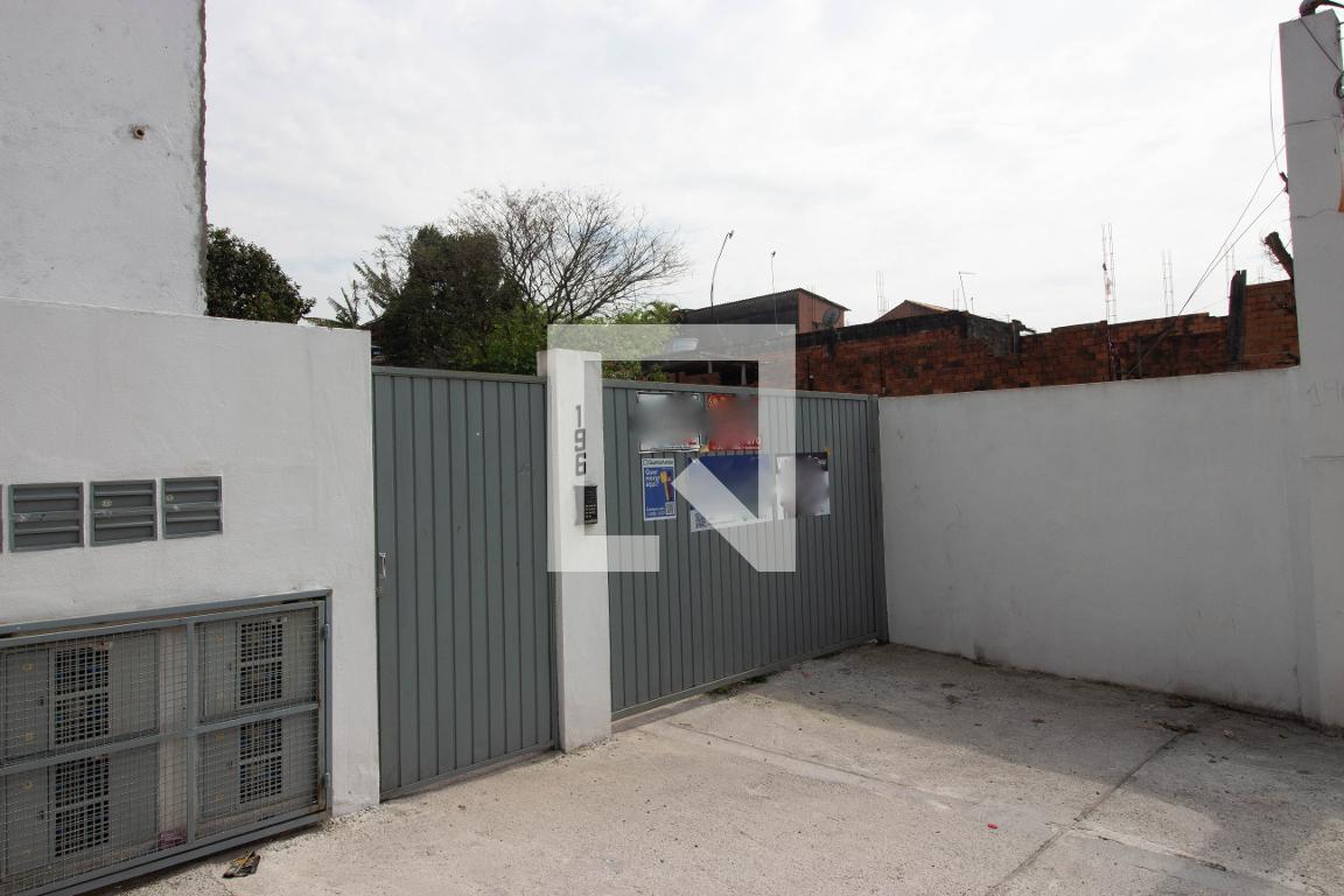 Fachada Condomínio em Rua Coronel Manuel Machado, 196