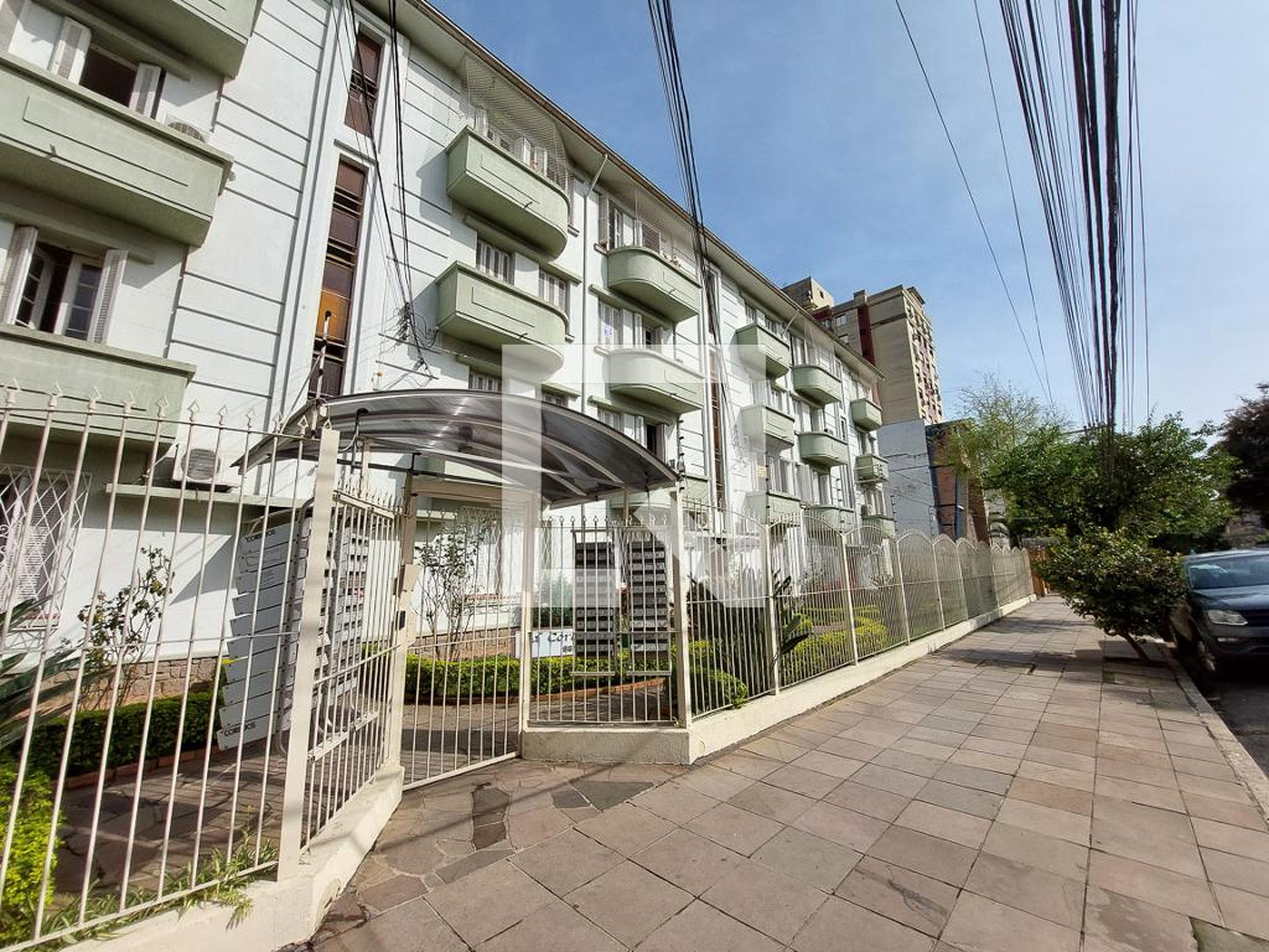 Fachada Condomínio em Rua Santana, 597