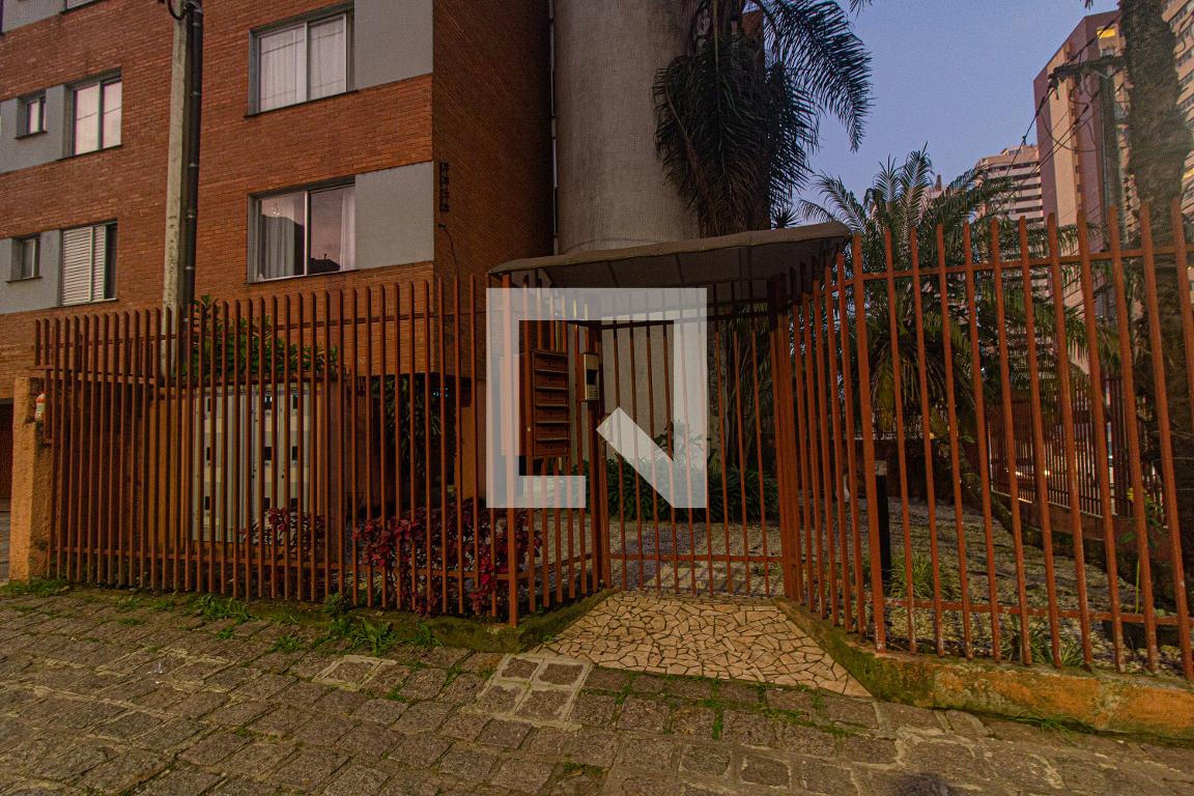 Fachada Condomínio em Rua São Luiz, 139