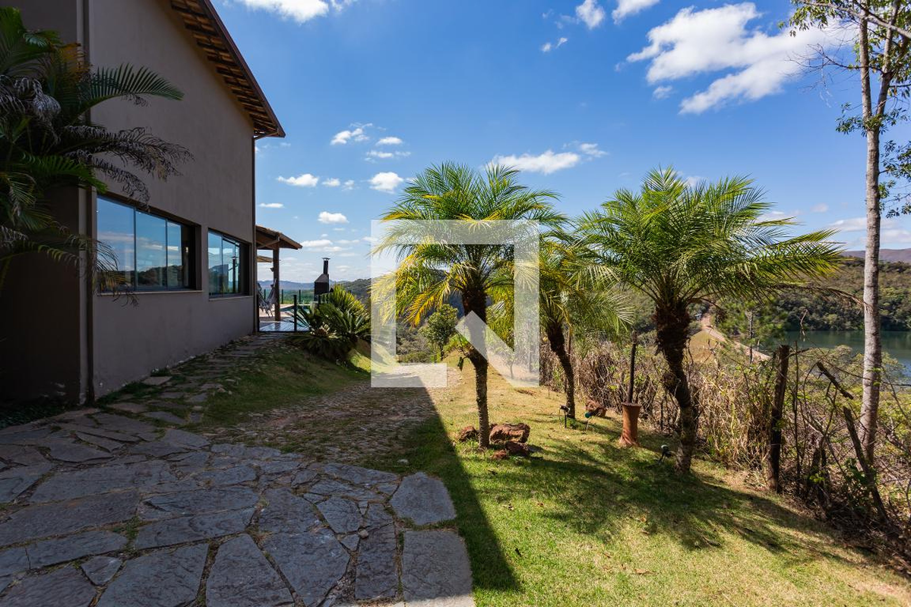 Entrada Condomínio em Alameda Aurora, 333