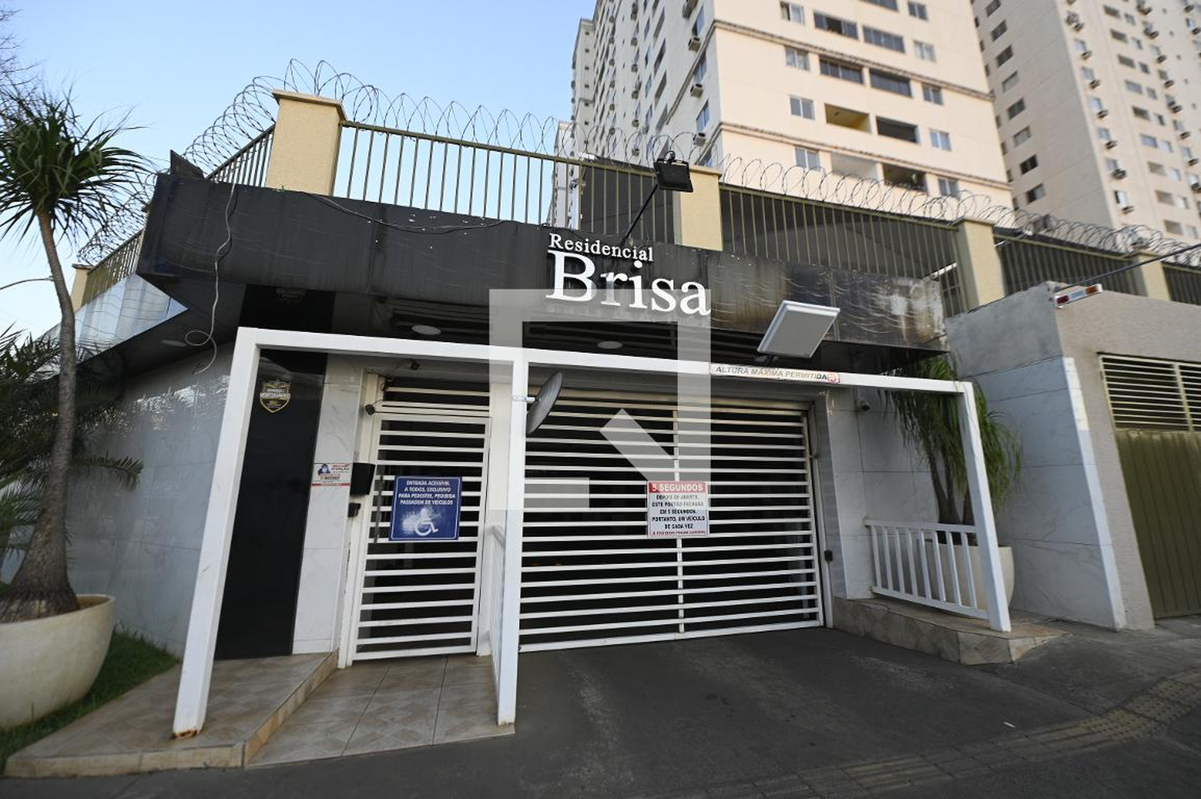 Fachada Condomínio em Rua Esperança, 0