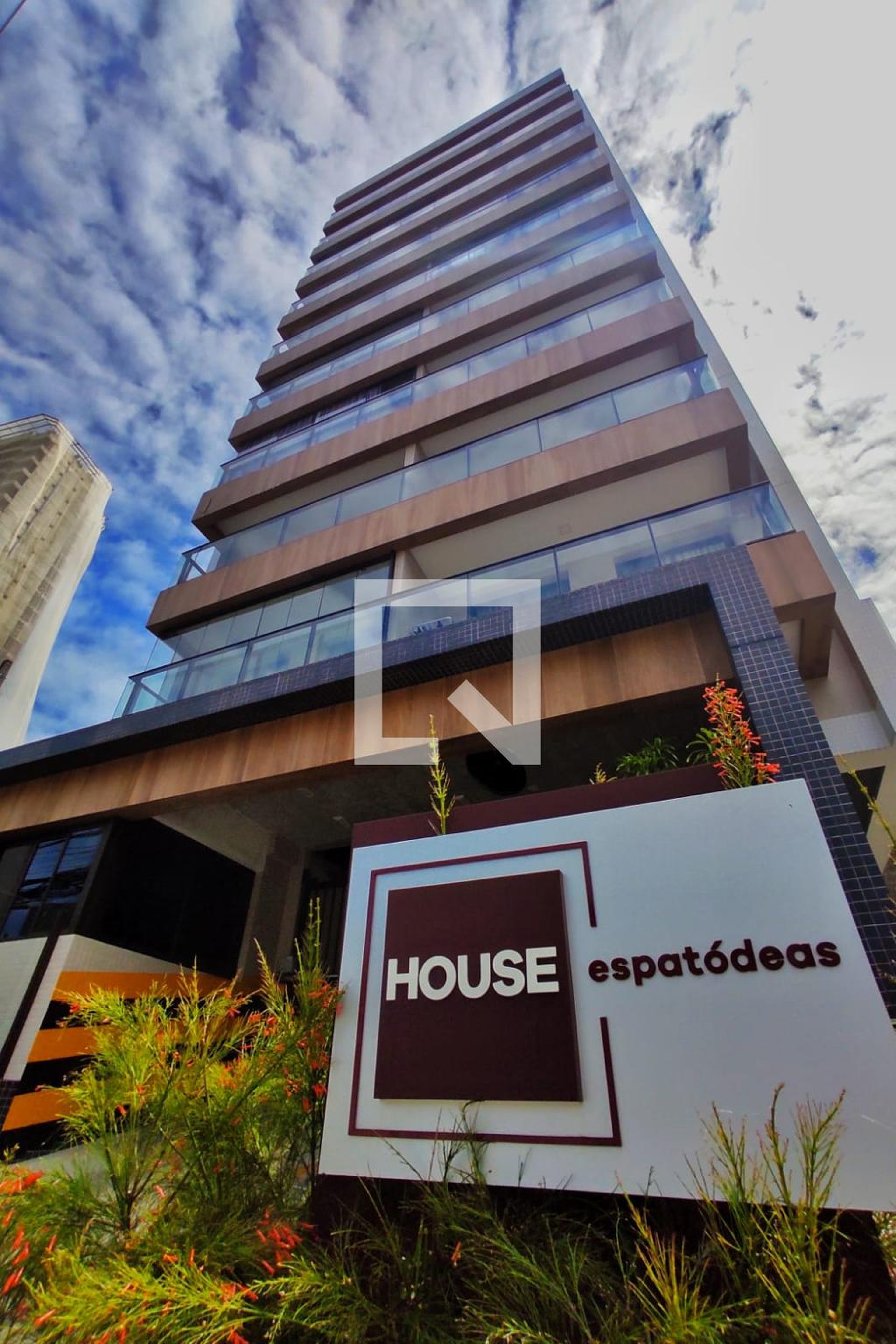 Fachada do Condomínio Condomínio House Espatódeas