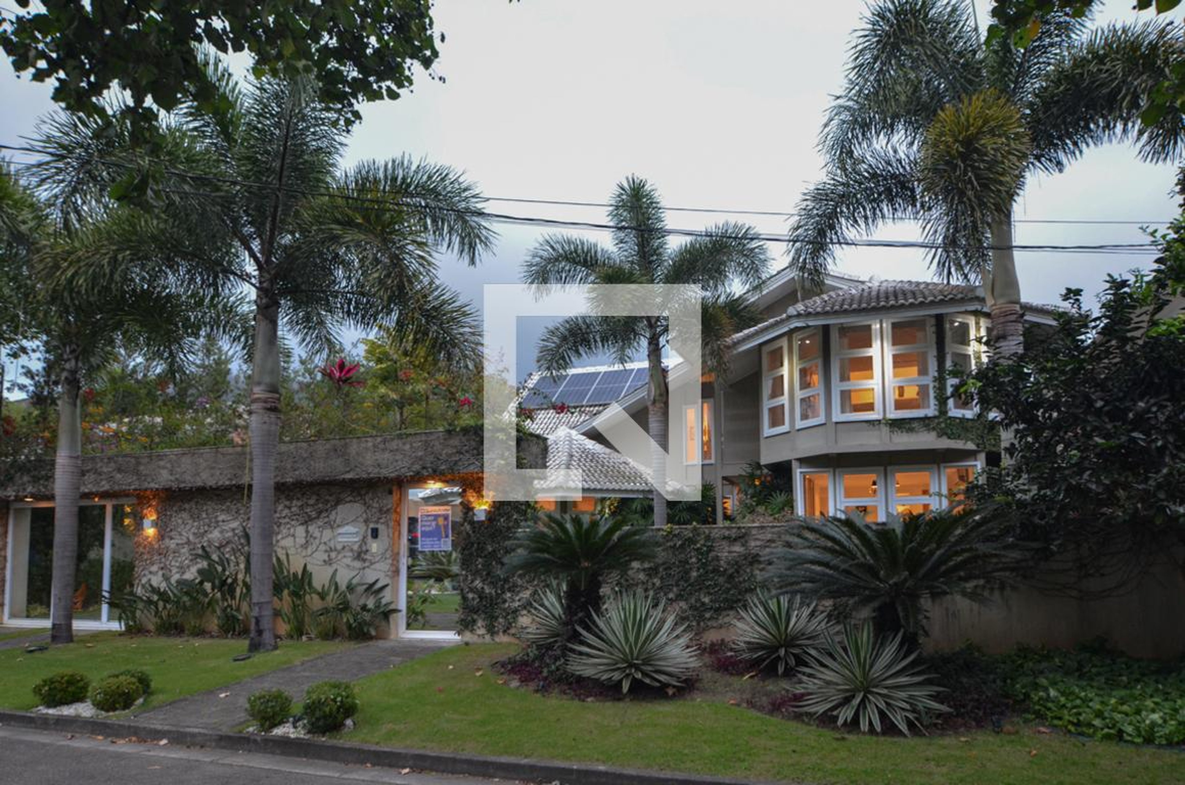 Fachada Condomínio em Rua Honestino Guimarães, 125