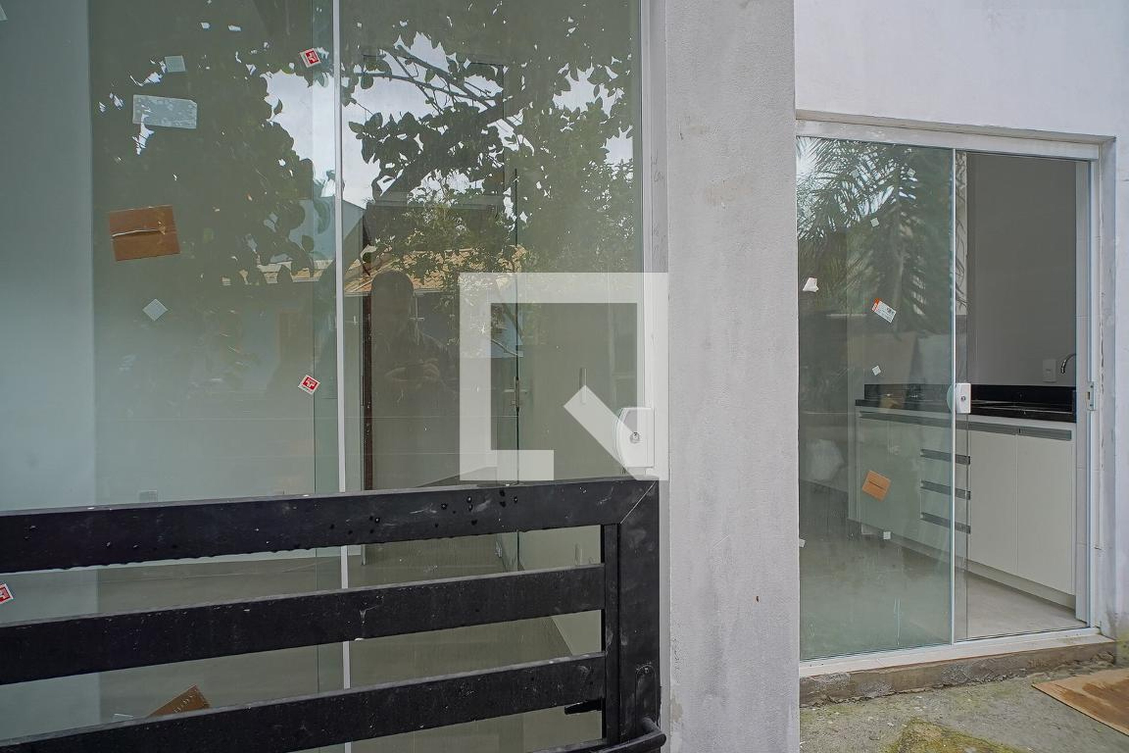 Fachada Condomínio em Rua Pau de Canela, 148