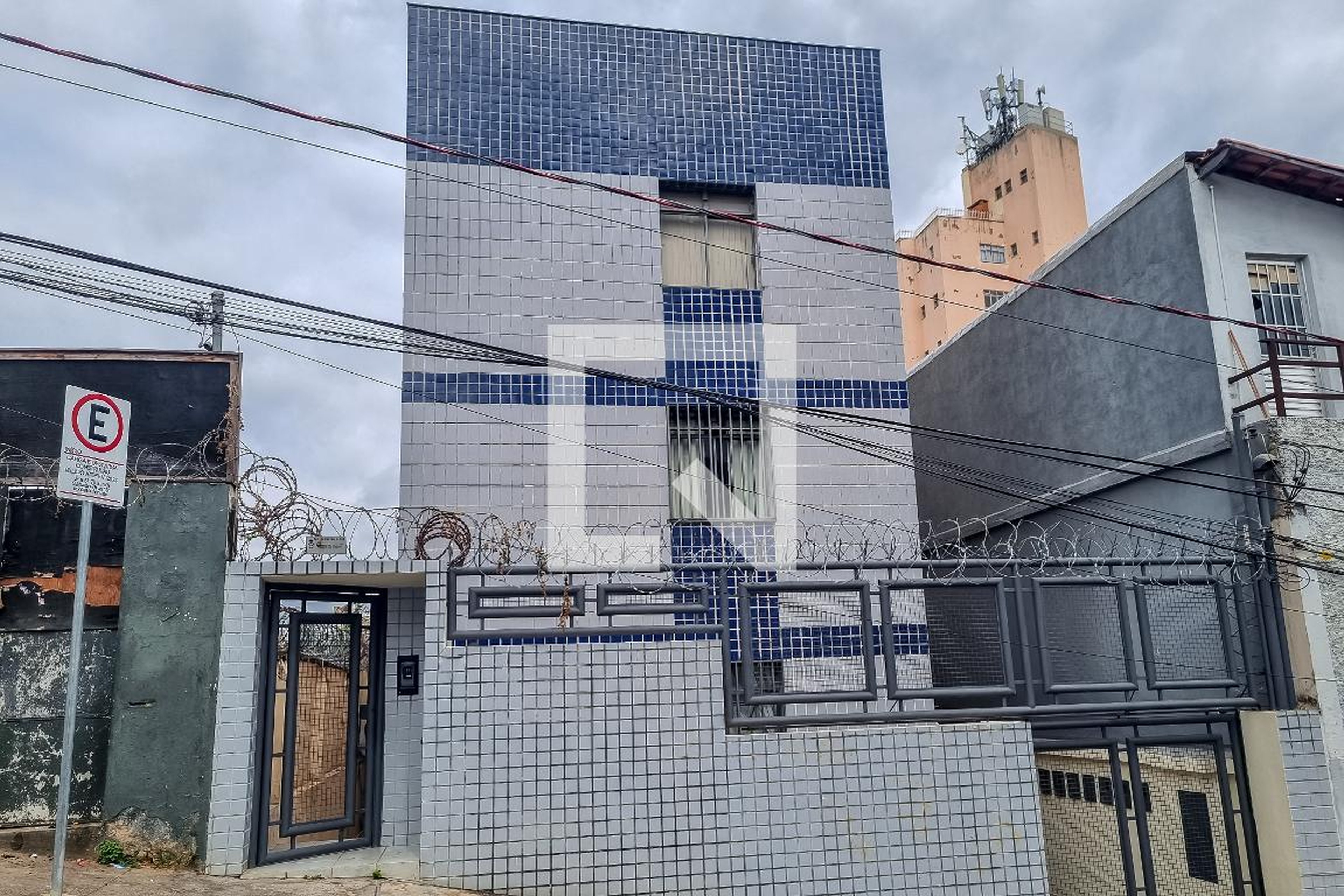 Fachada Condomínio em Rua Célia de Souza, 14