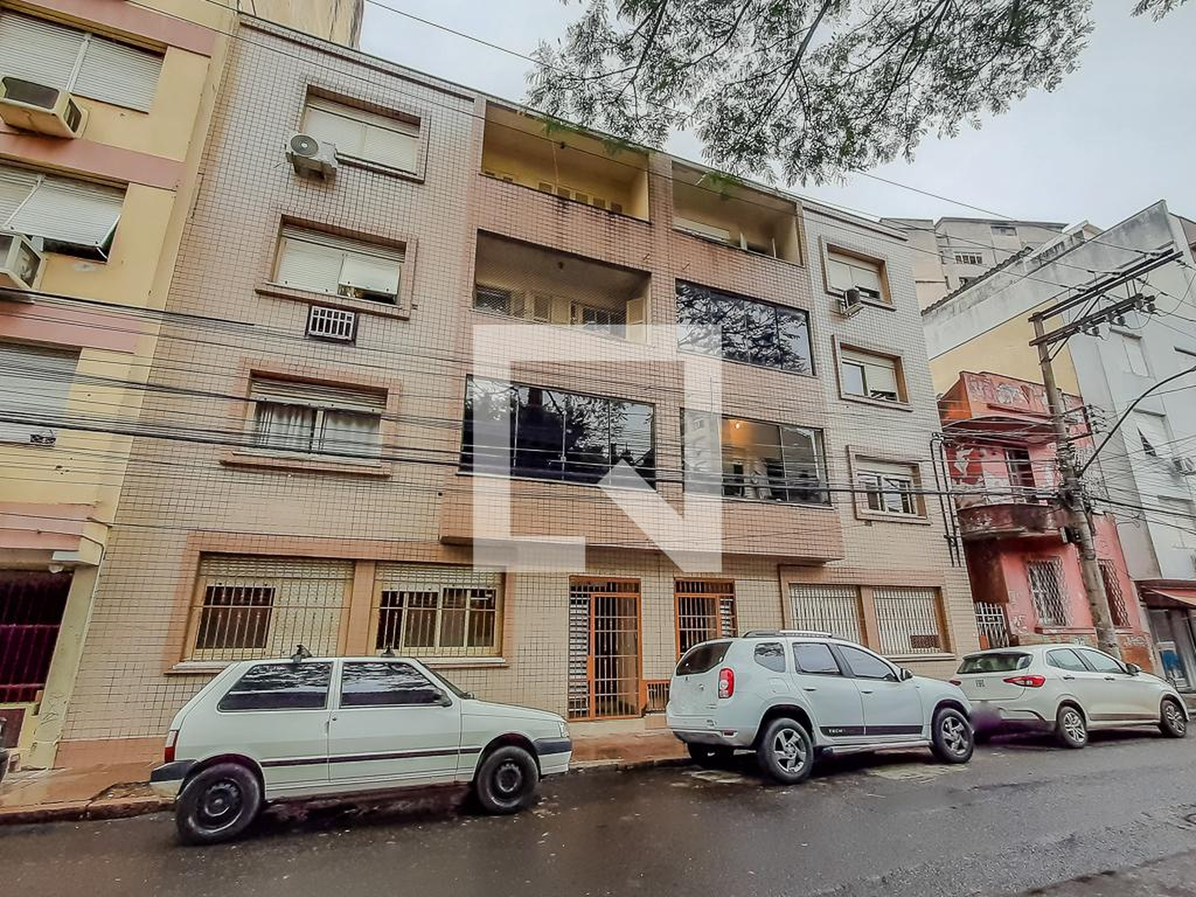Fachada Condomínio em Rua Sarmento Leite, 1048
