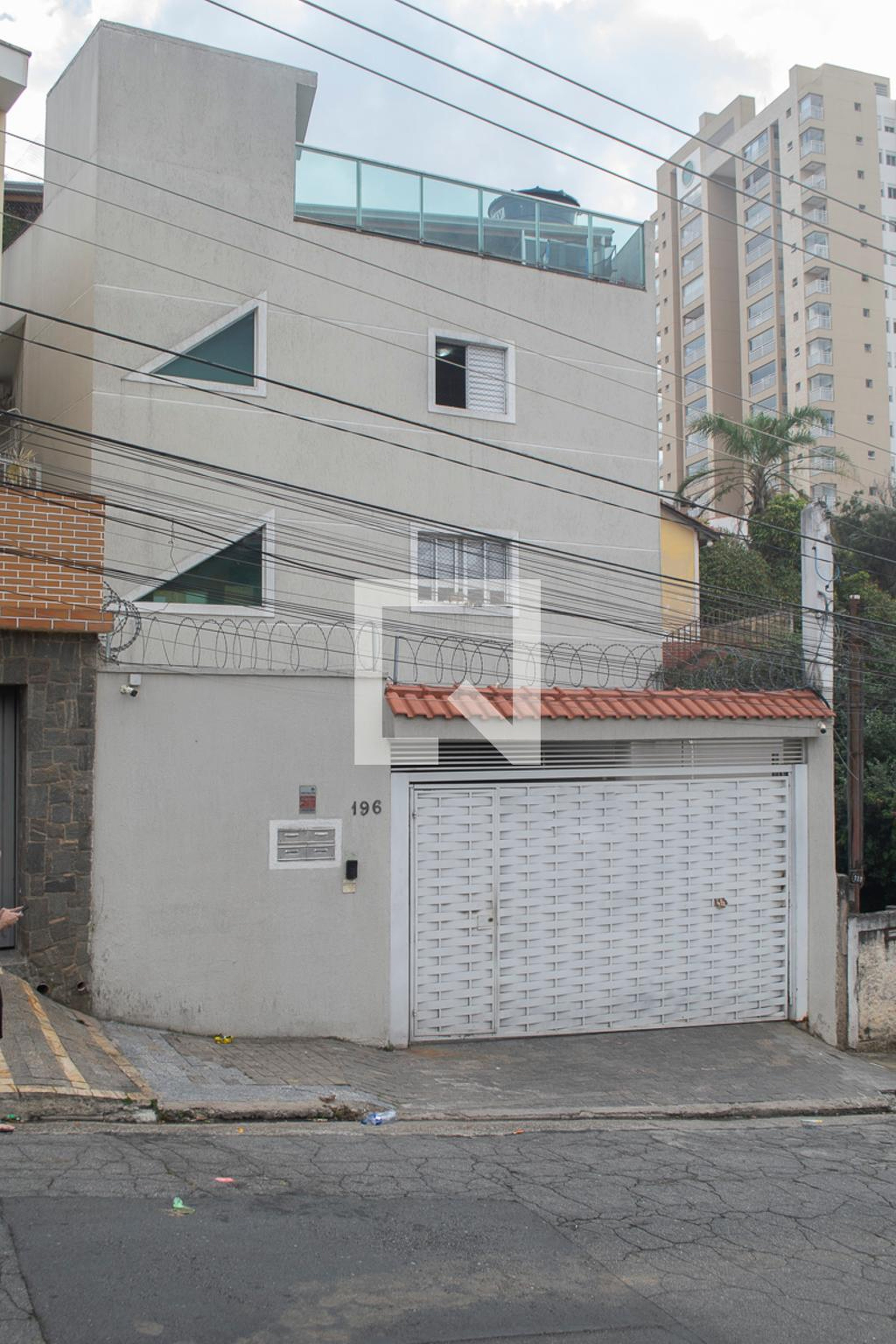 Fachada Condomínio em Rua Antônio Nadruz Dib, 196
