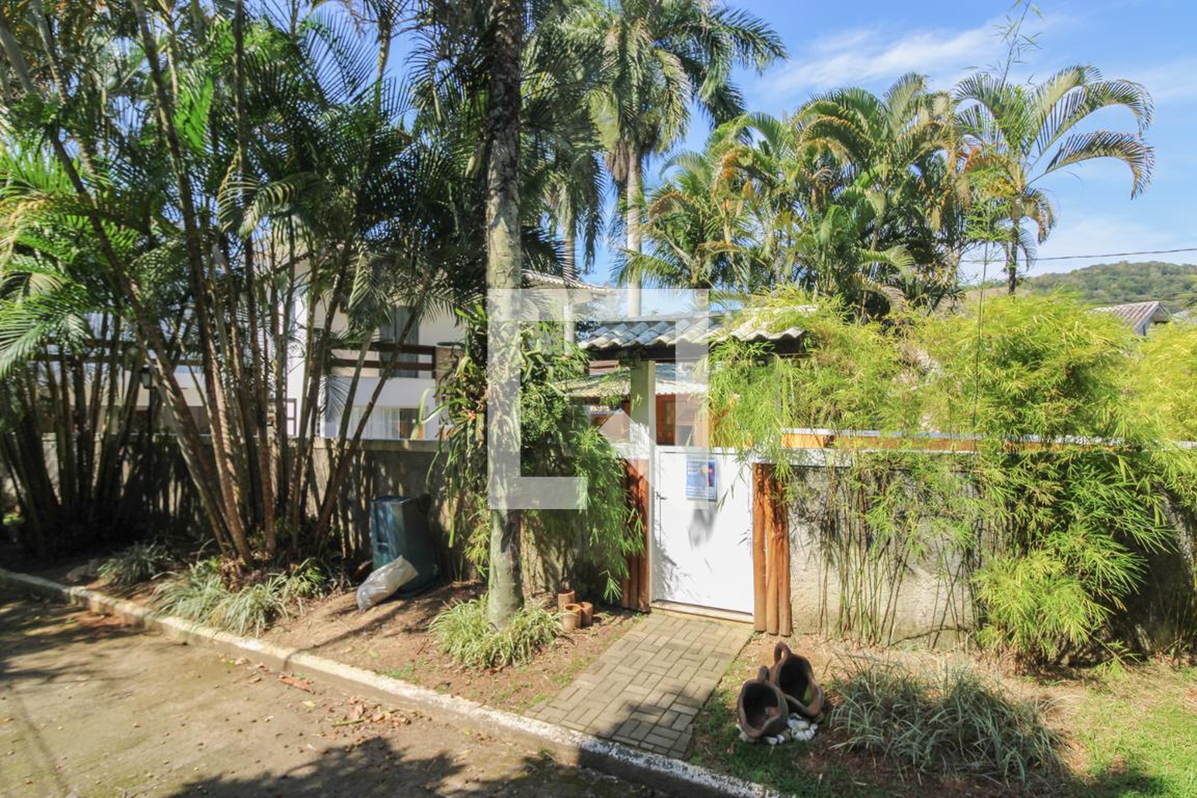 Fachada Condomínio em Rua Lagoa Bonita, 111