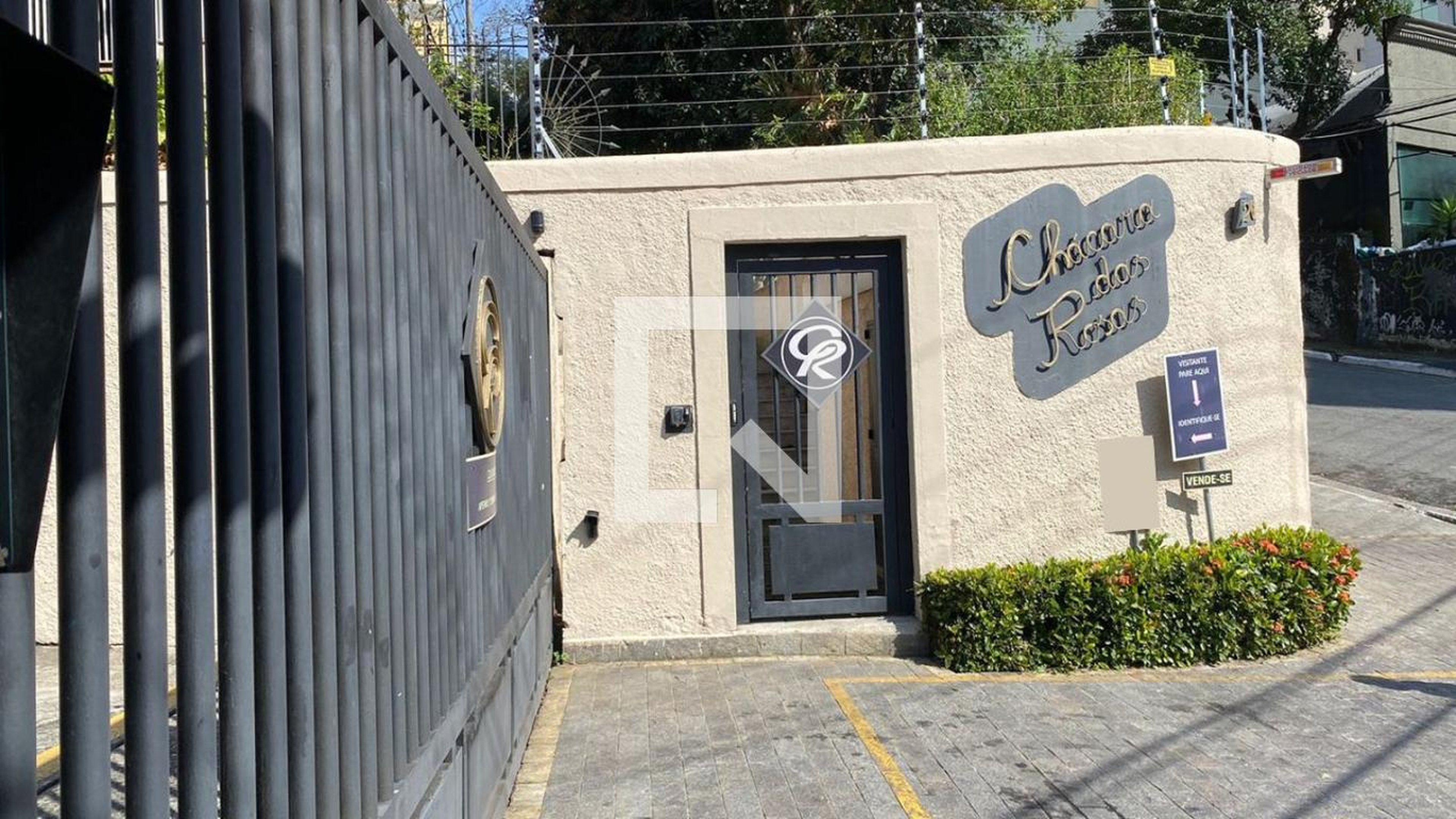 Fachada do condomínio Condomínio Chácara das Rosas