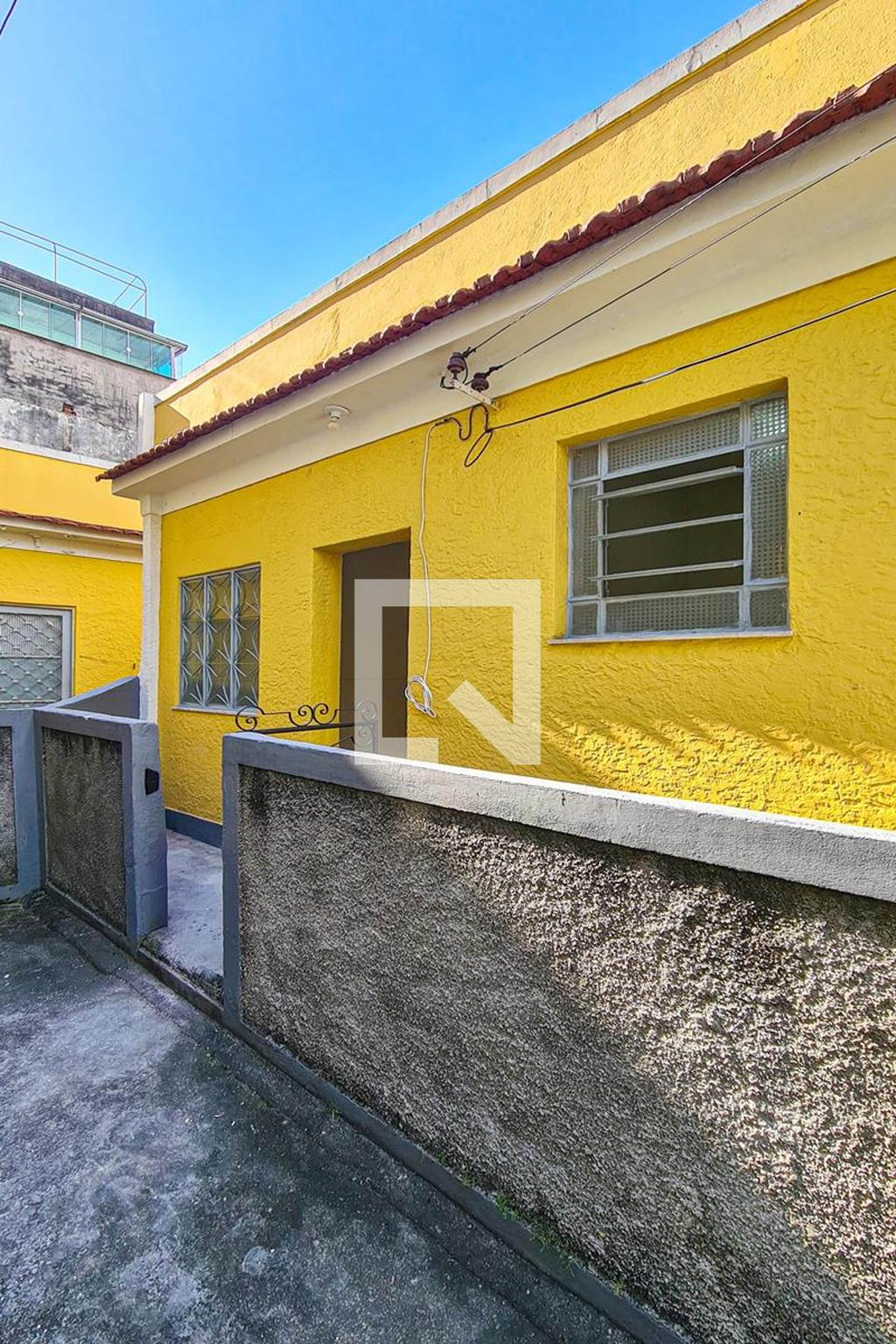 Fachada Condomínio em Rua Carlos de Oliveira, 103